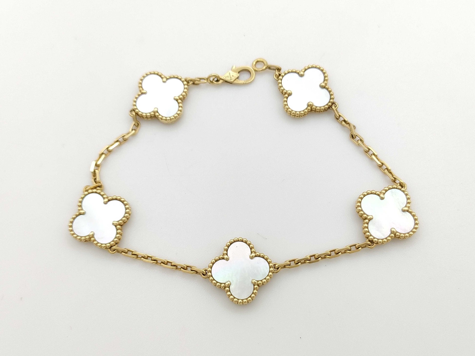 Van Cleef & Arpels Vintage Alhambra 5-Piece Mother-of-Pearl Bracelet/Bangle in Yellow Gold and Au750, 12.0g