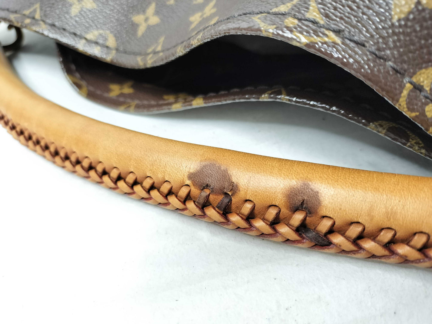 LOUIS VUITTON Monogram Louis Vuitton Artsy GM Handbag