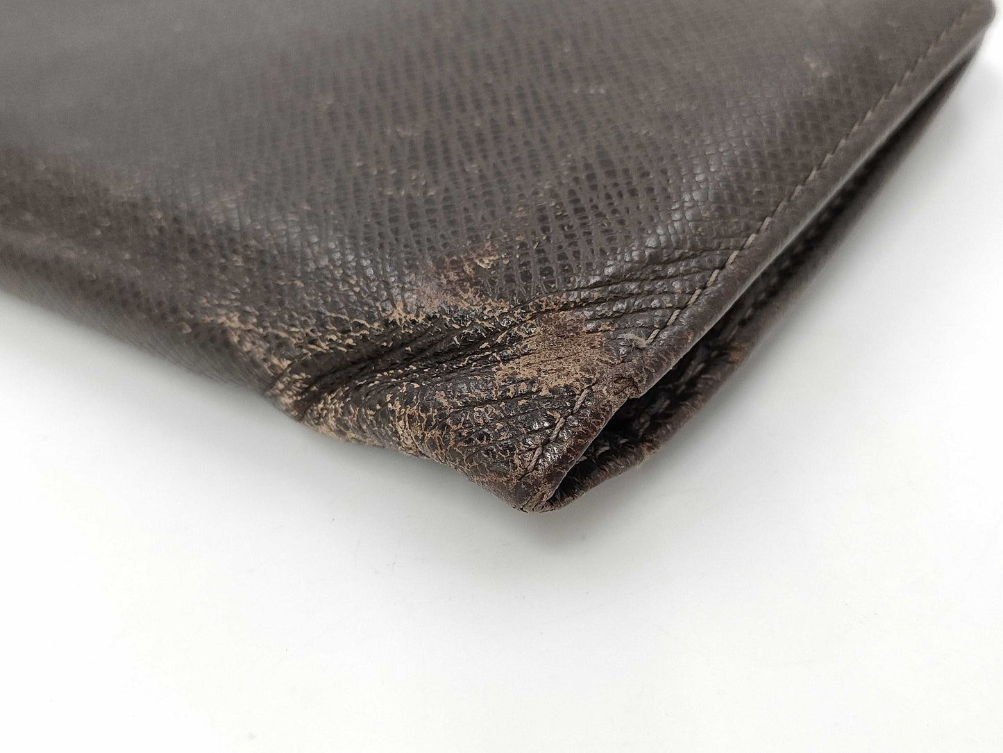 LOUIS VUITTON Brazza Taiga Wallet