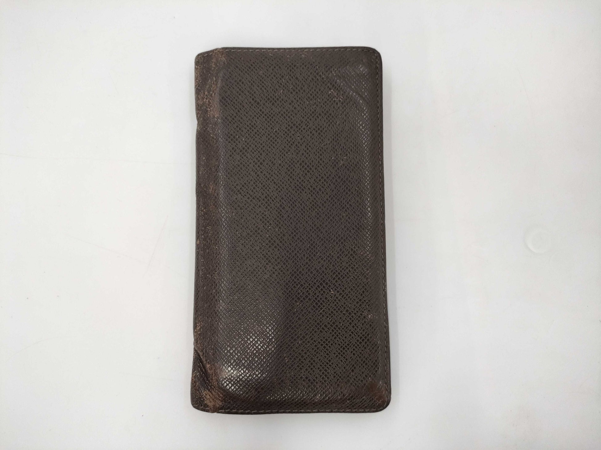 LOUIS VUITTON Brazza Taiga Wallet