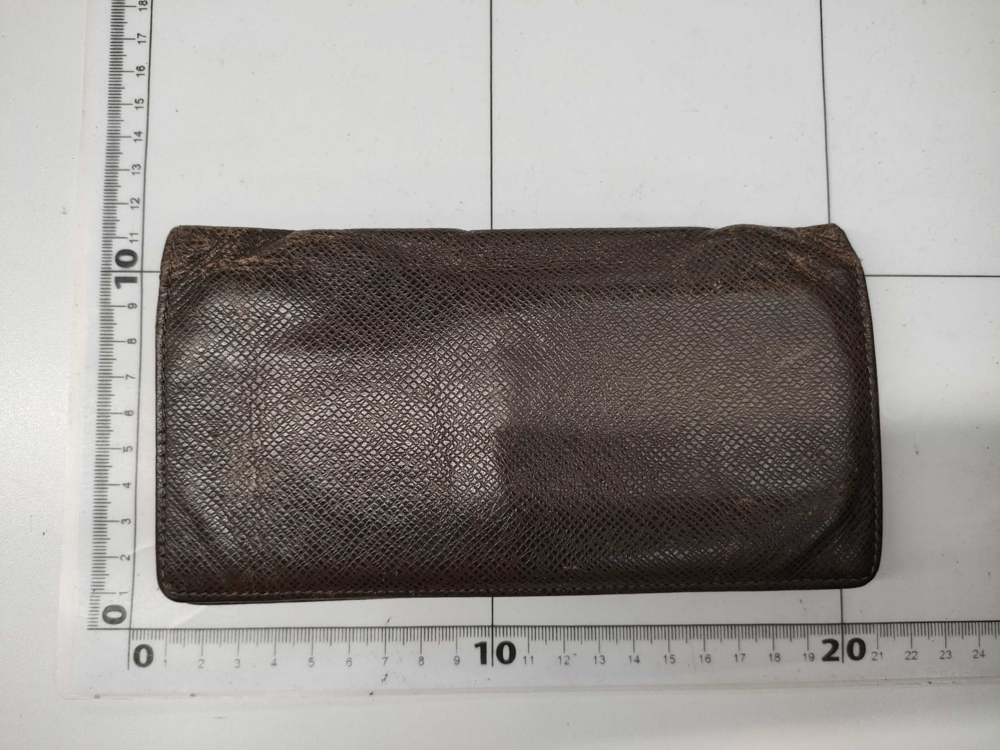 LOUIS VUITTON Brazza Taiga Wallet