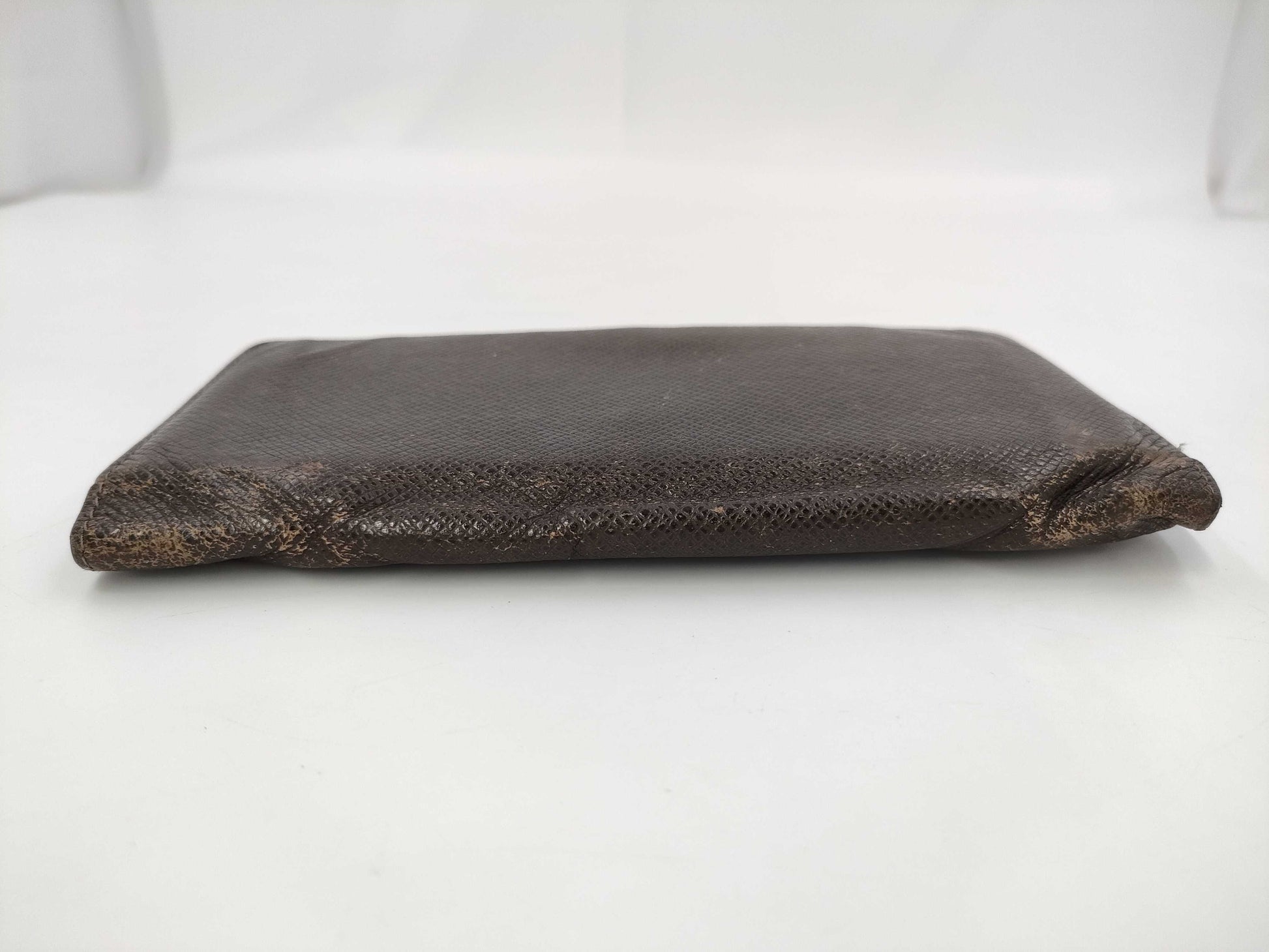 LOUIS VUITTON Brazza Taiga Wallet