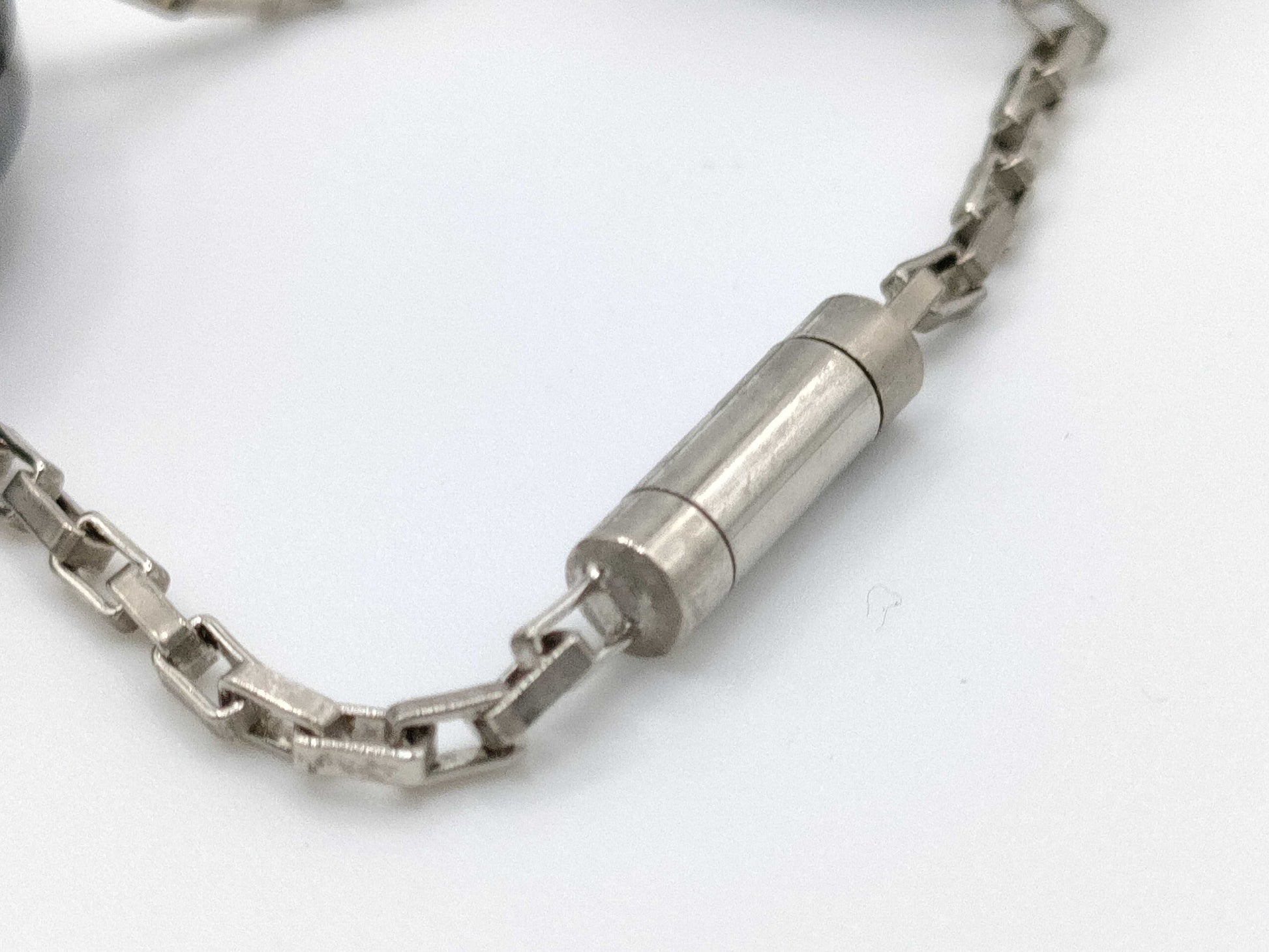 GUCCI Charm Metal Black x Silver Charm