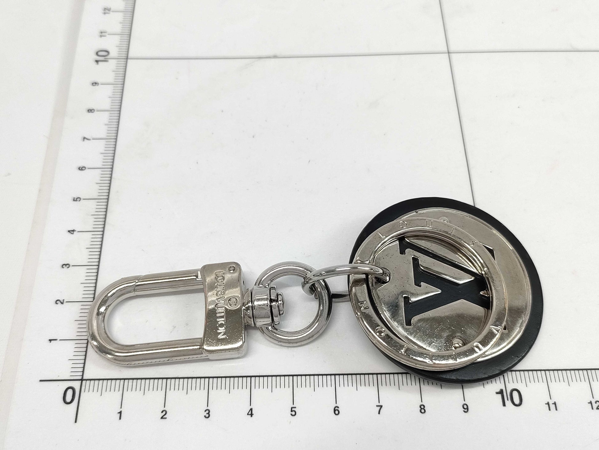 LOUIS VUITTON LV Circle M67362 Key Case/Key Holder