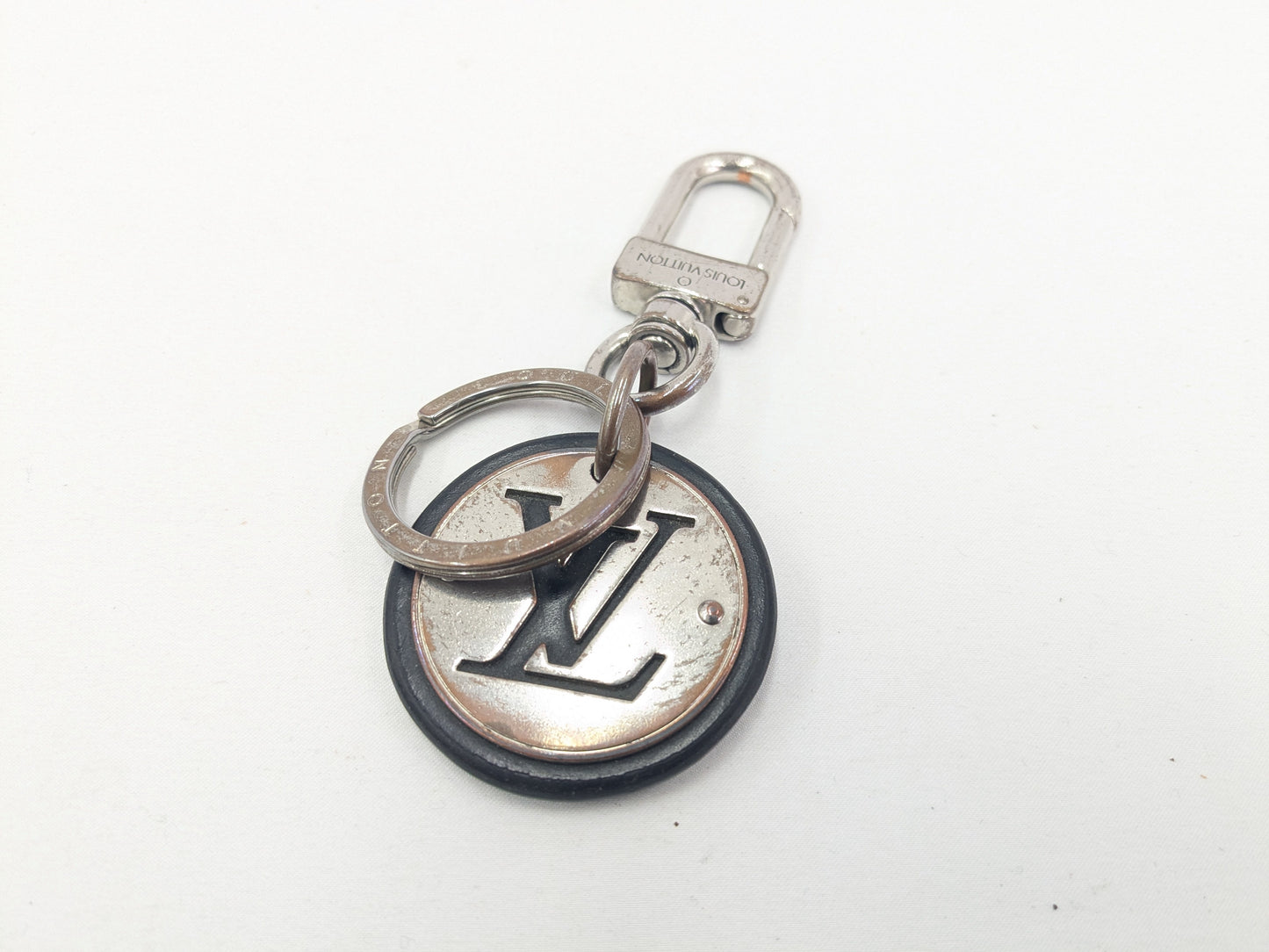 LOUIS VUITTON LV Circle Keychain Key Case/Keychain
