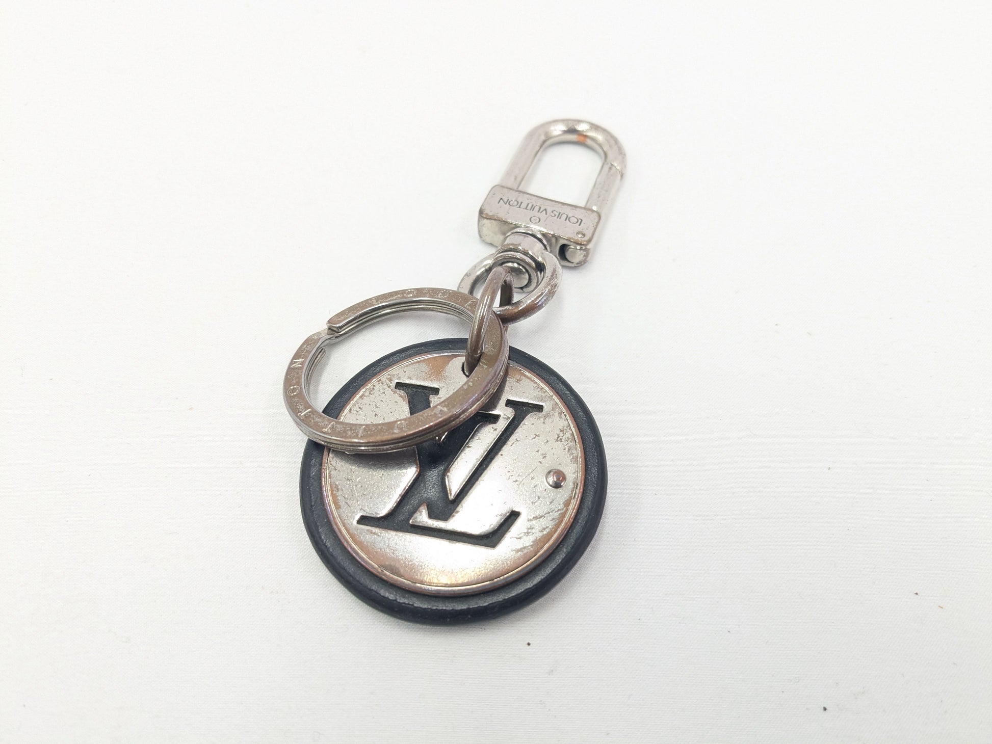 LOUIS VUITTON LV Circle Keychain Key Case/Keychain