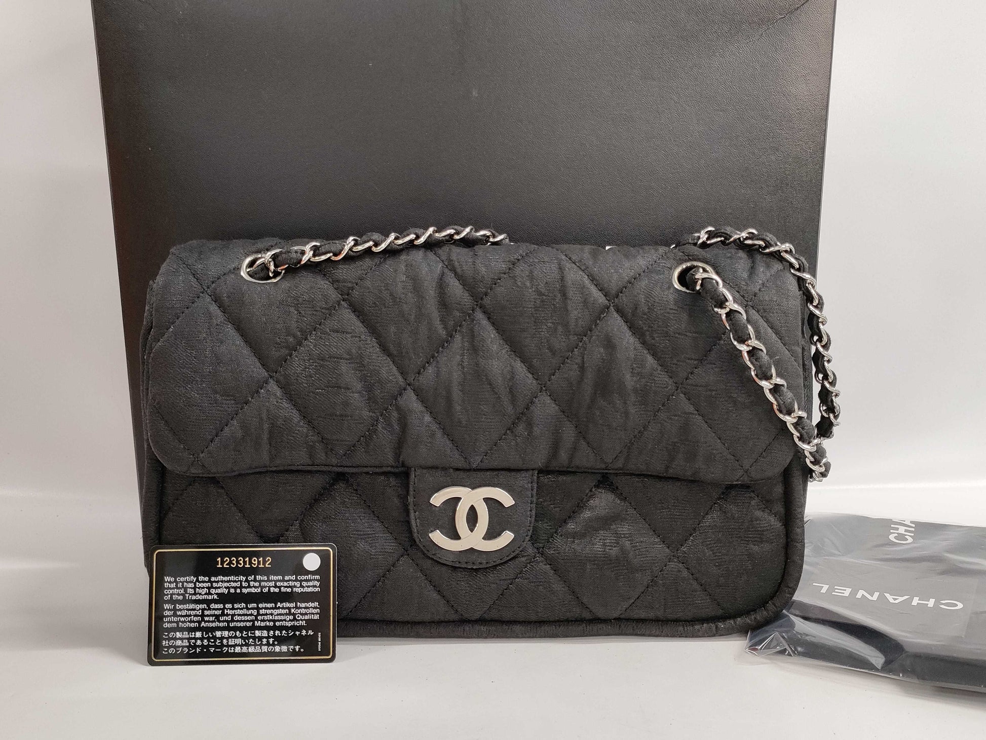 CHANEL Chain Shoulder Bag