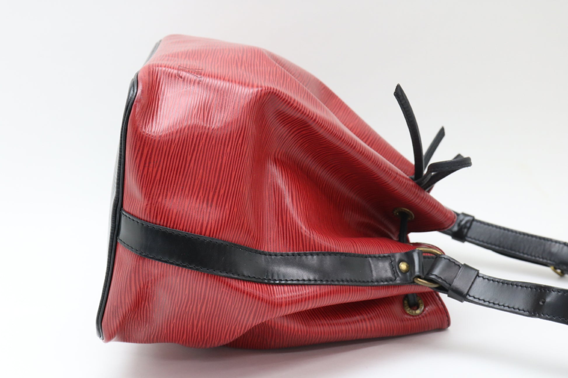 LOUIS VUITTON Epi Petit Noe Shoulder Bag