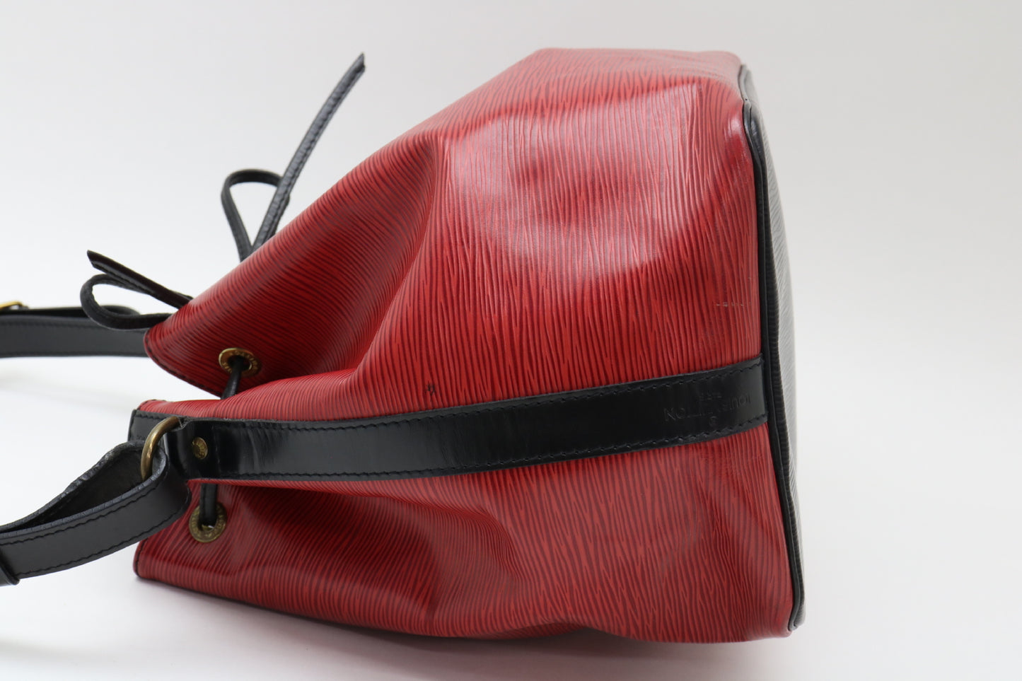 LOUIS VUITTON Epi Petit Noe Shoulder Bag