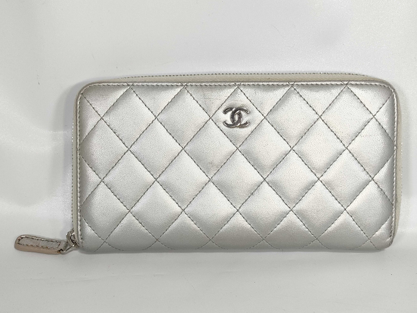 CHANEL Matelasse Round Zip Long Wallet Lambskin Wallet