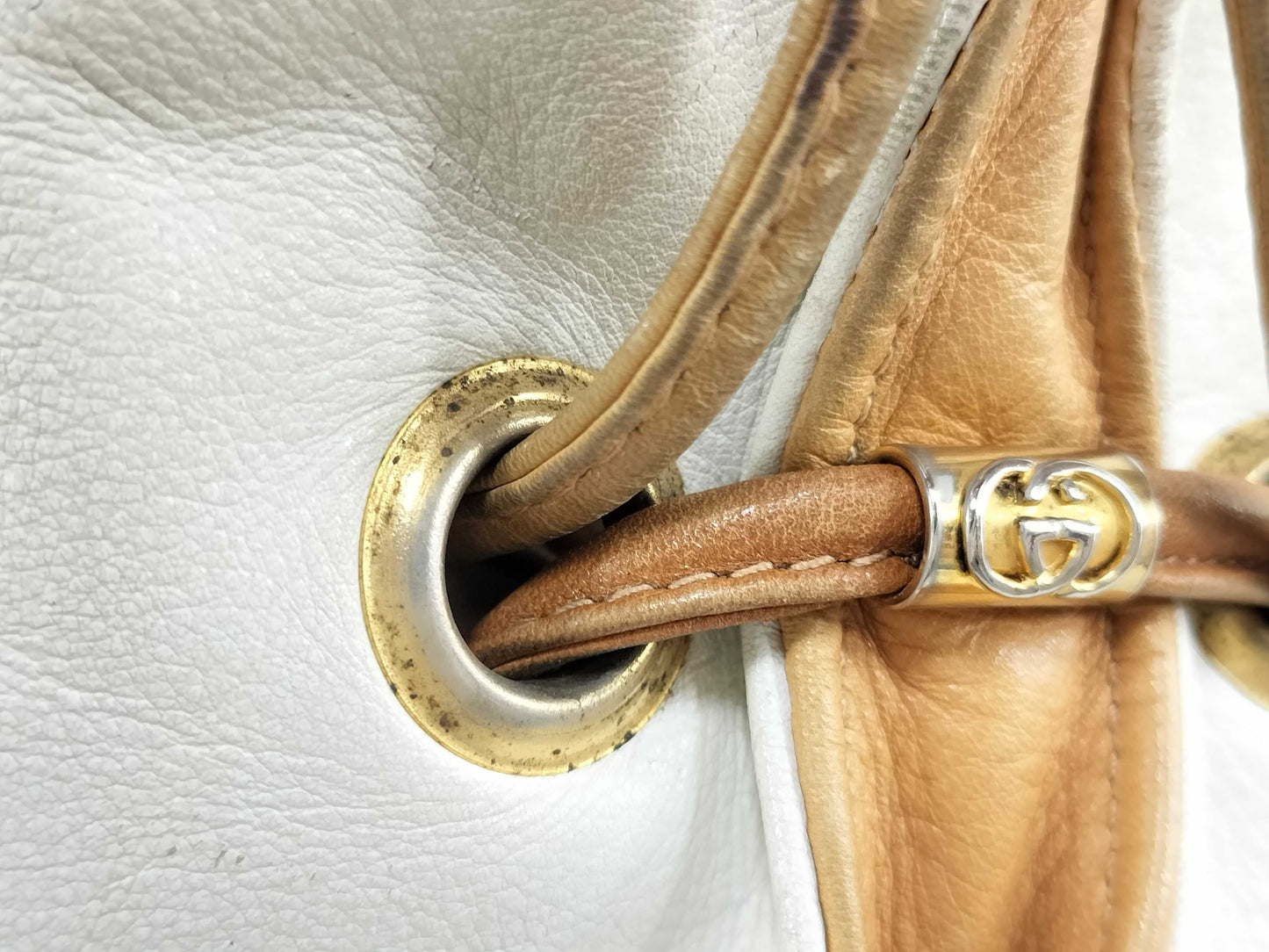 GUCCI GUCCI GUCCI Gucci Drawstring Leather Shoulder Bag