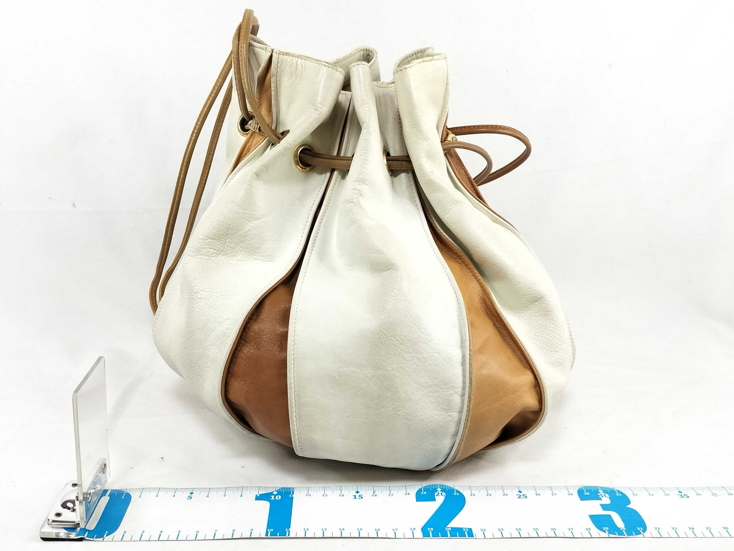 GUCCI GUCCI GUCCI Gucci Drawstring Leather Shoulder Bag