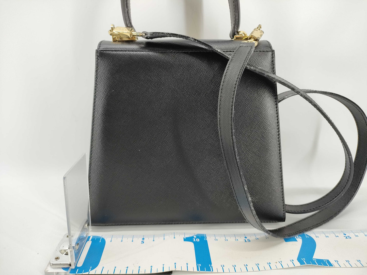 Salvatore Ferragamo Gancini Ferragamo Gancini Shoulder Bag Black Handbag