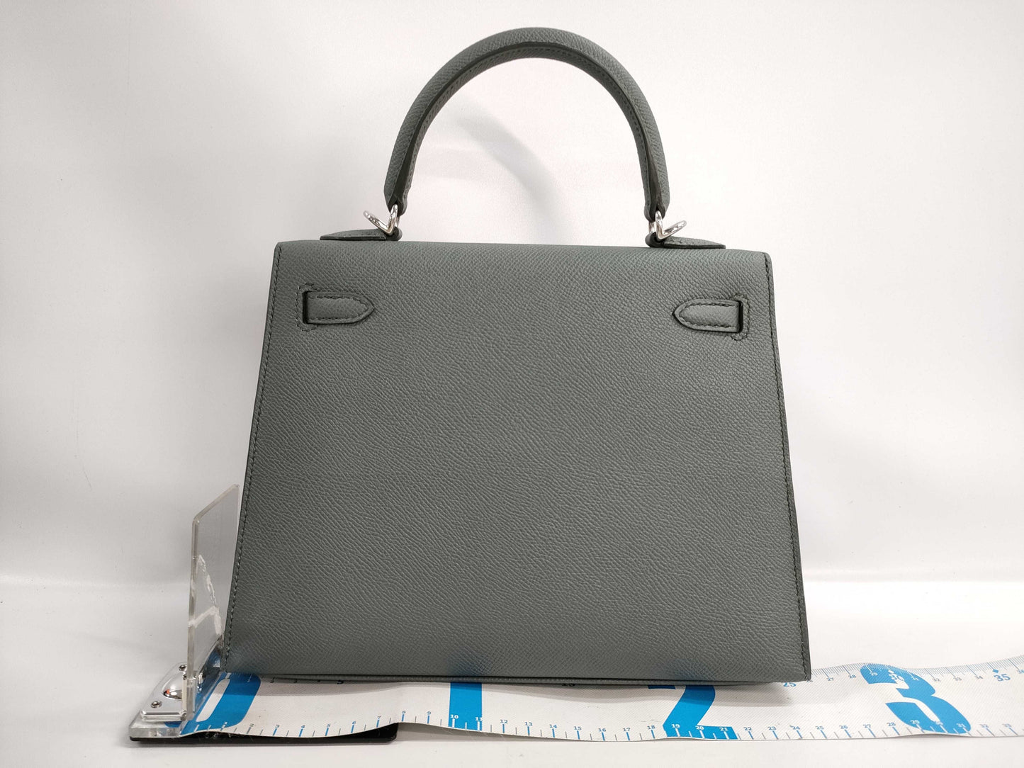 HERMES Kelly 25 Handbag in Gray