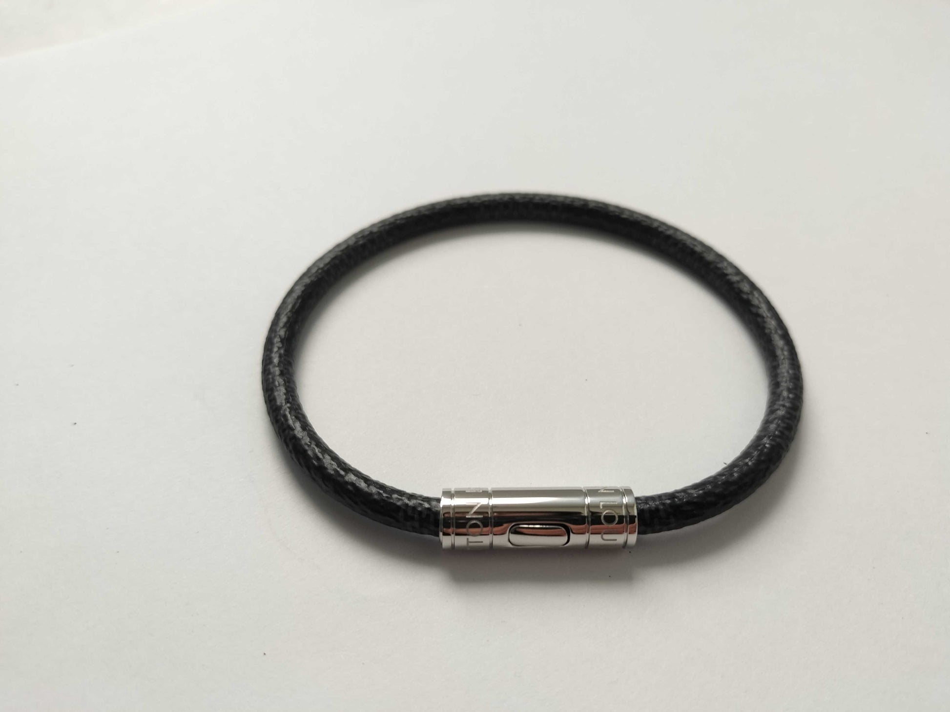 LOUIS VUITTON Damier Graphite Keep It Bracelet M6140E