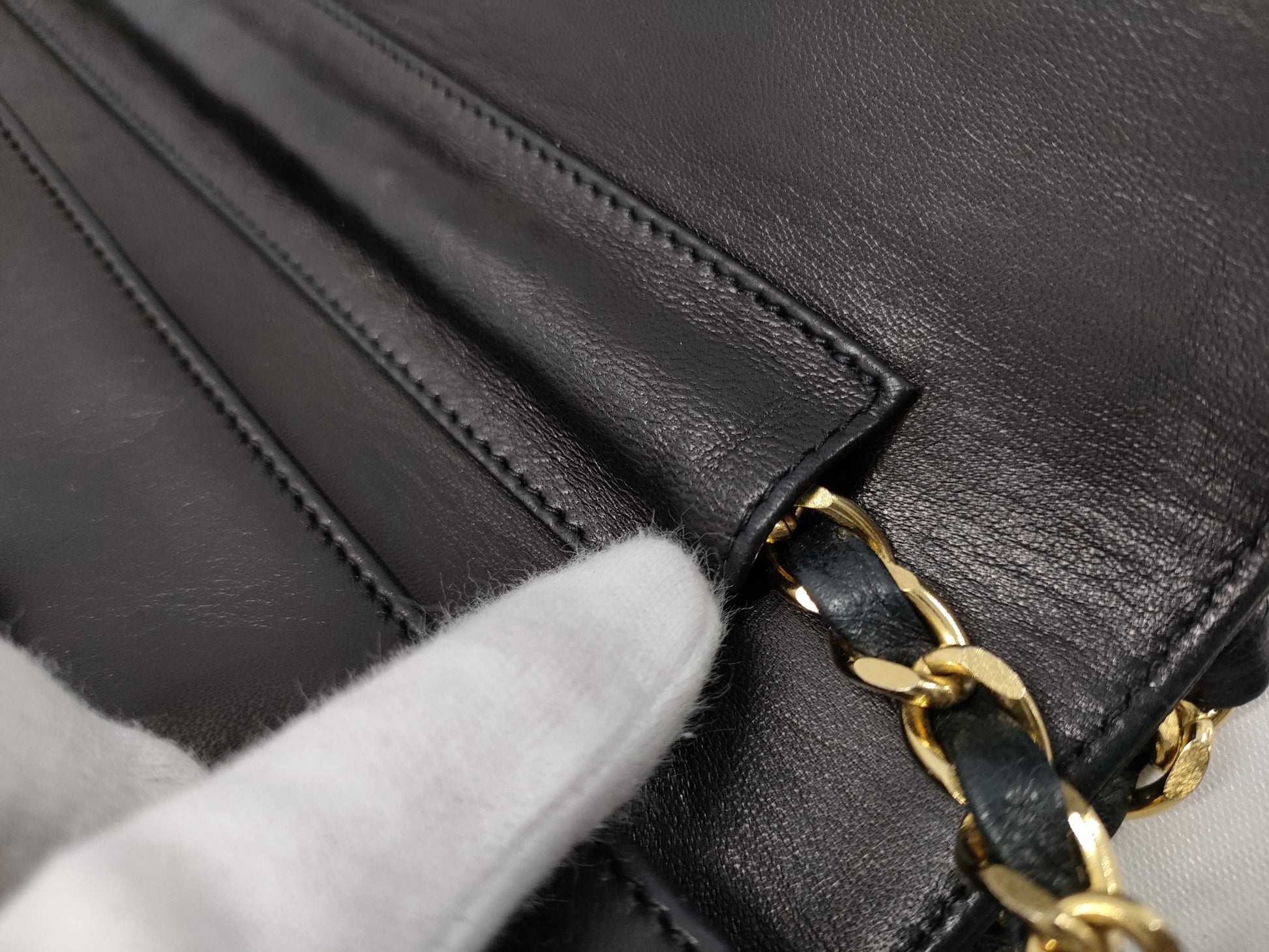 CHANEL Chain Shoulder Bag