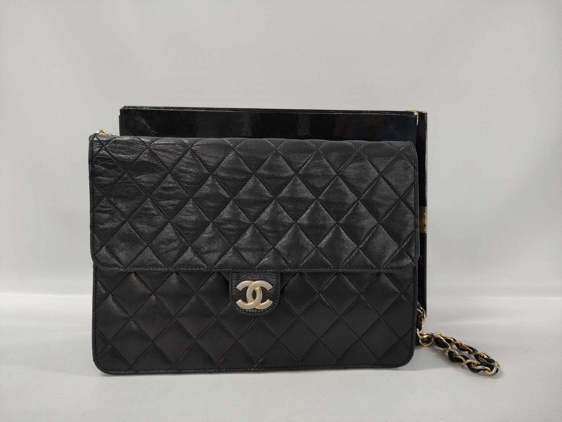 CHANEL Matelasse Chain Shoulder Bag