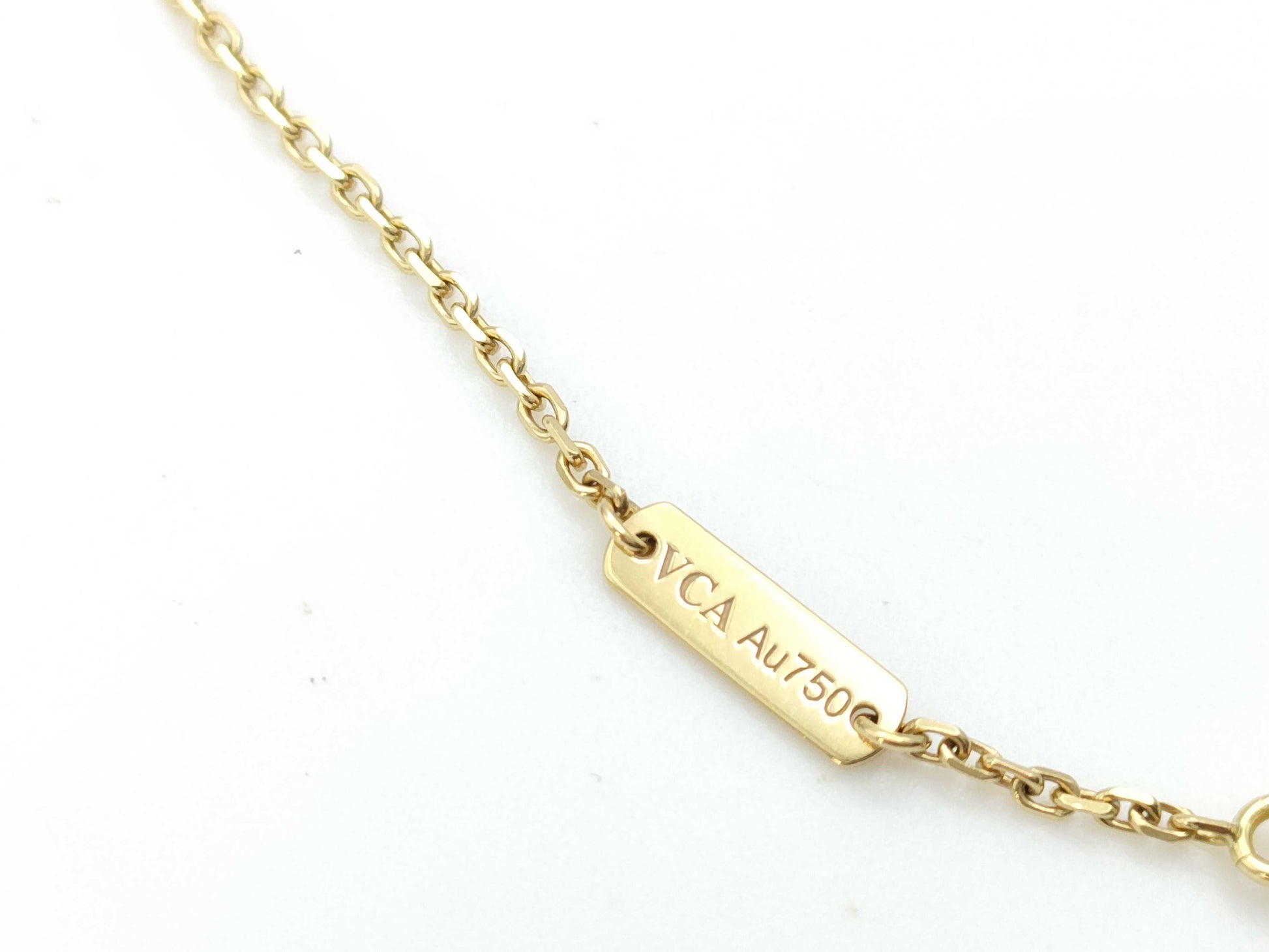 Van Cleef & Arpels Vintage Alhambra Mother-of-Pearl Necklace in Yellow Gold and Au750, 5.3g 