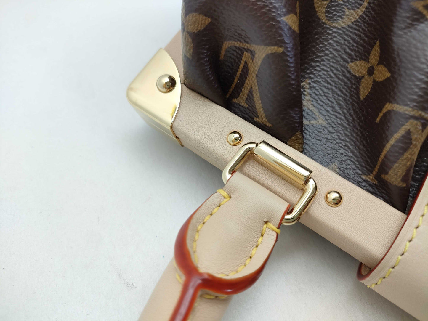 LOUIS VUITTON Monogram Louis Vuitton M46544 Monogram Clutch Handbag