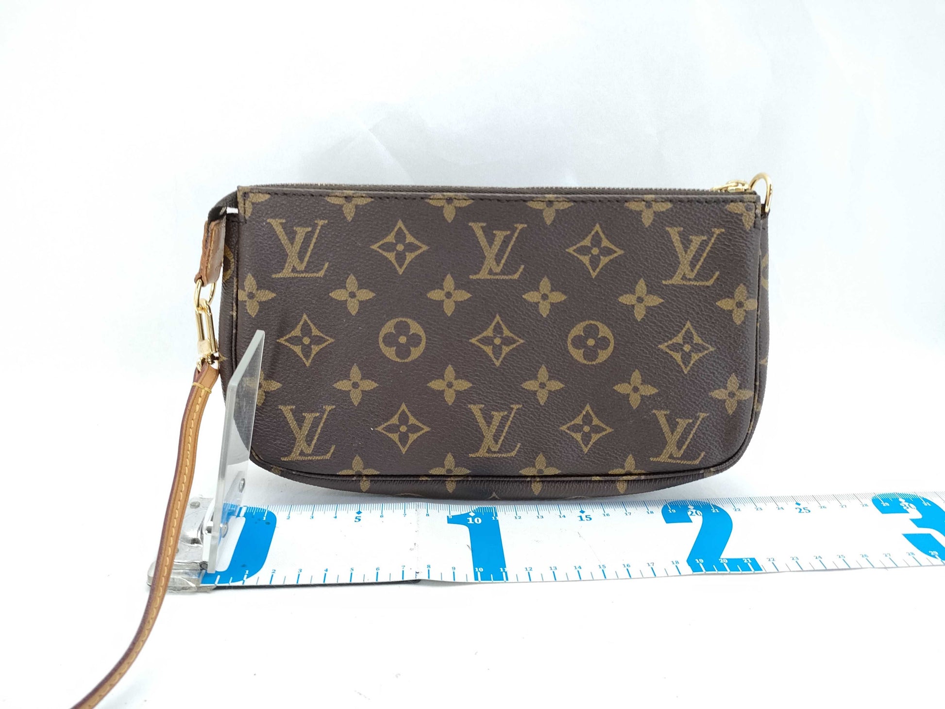 LOUIS VUITTON Monogram Louis Vuitton Pouch