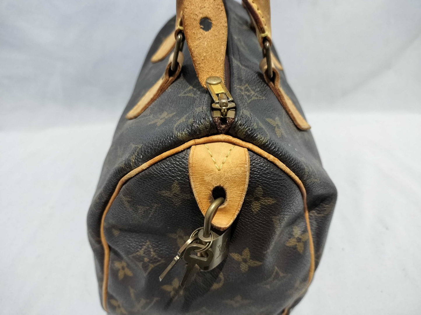 LOUIS VUITTON Monogram Louis Vuitton Monogram Speedy 25 Handbag