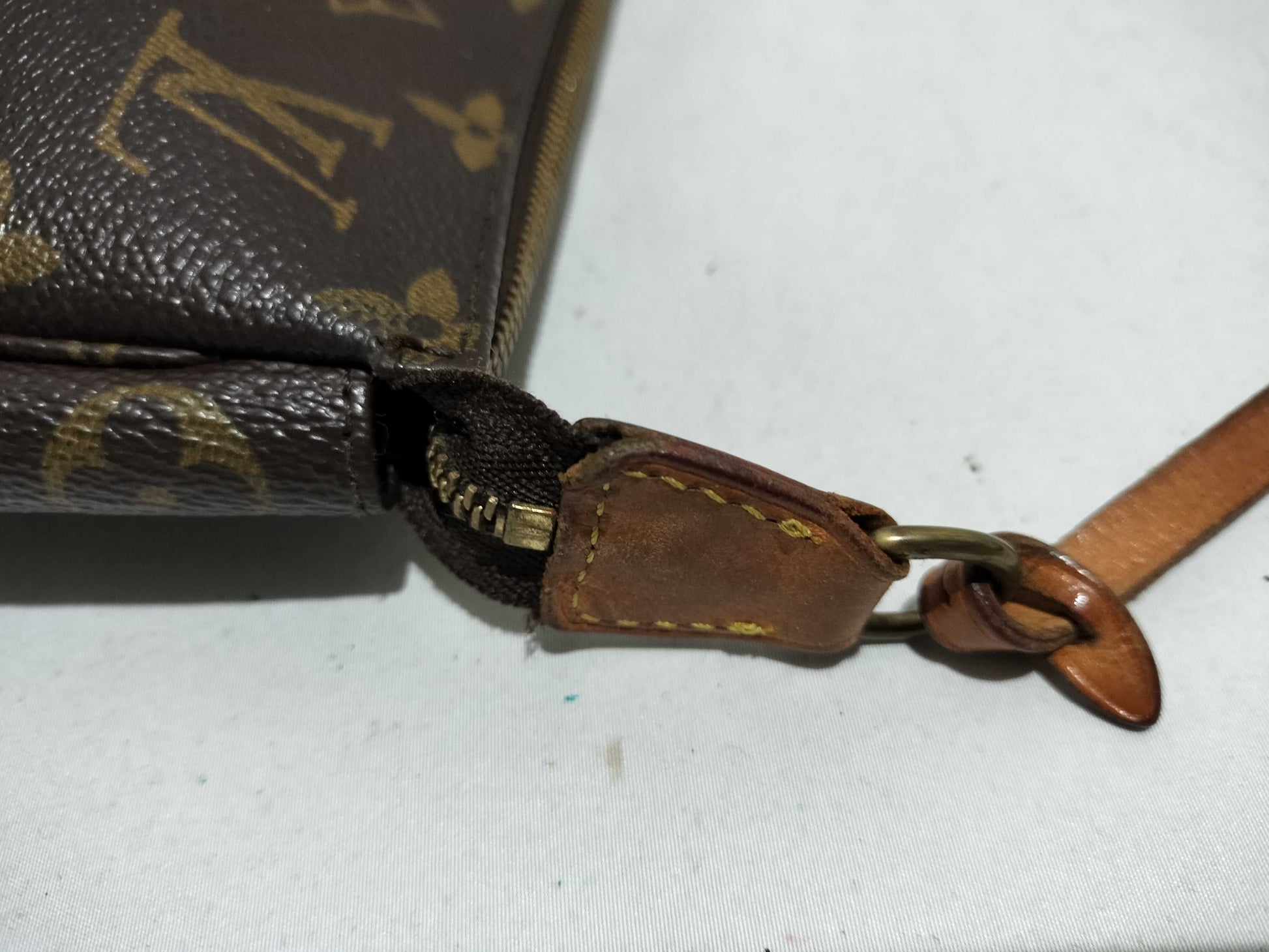 LOUIS VUITTON Monogram Accessoires Handbag