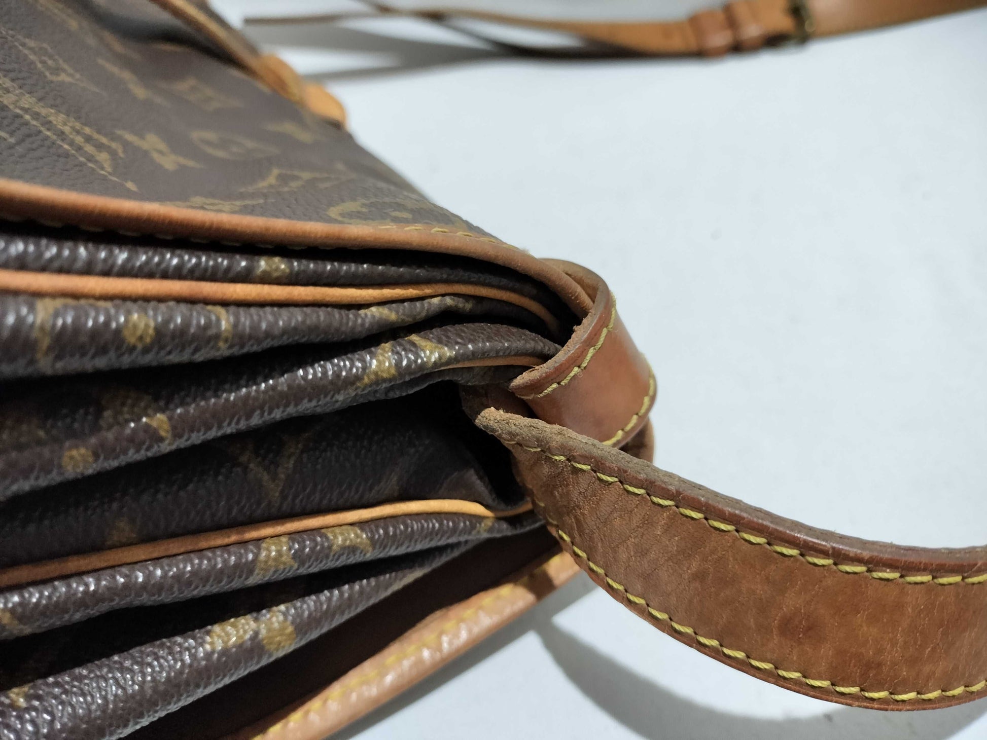 LOUIS VUITTON Monogram Louis Vuitton Saumur Shoulder Bag