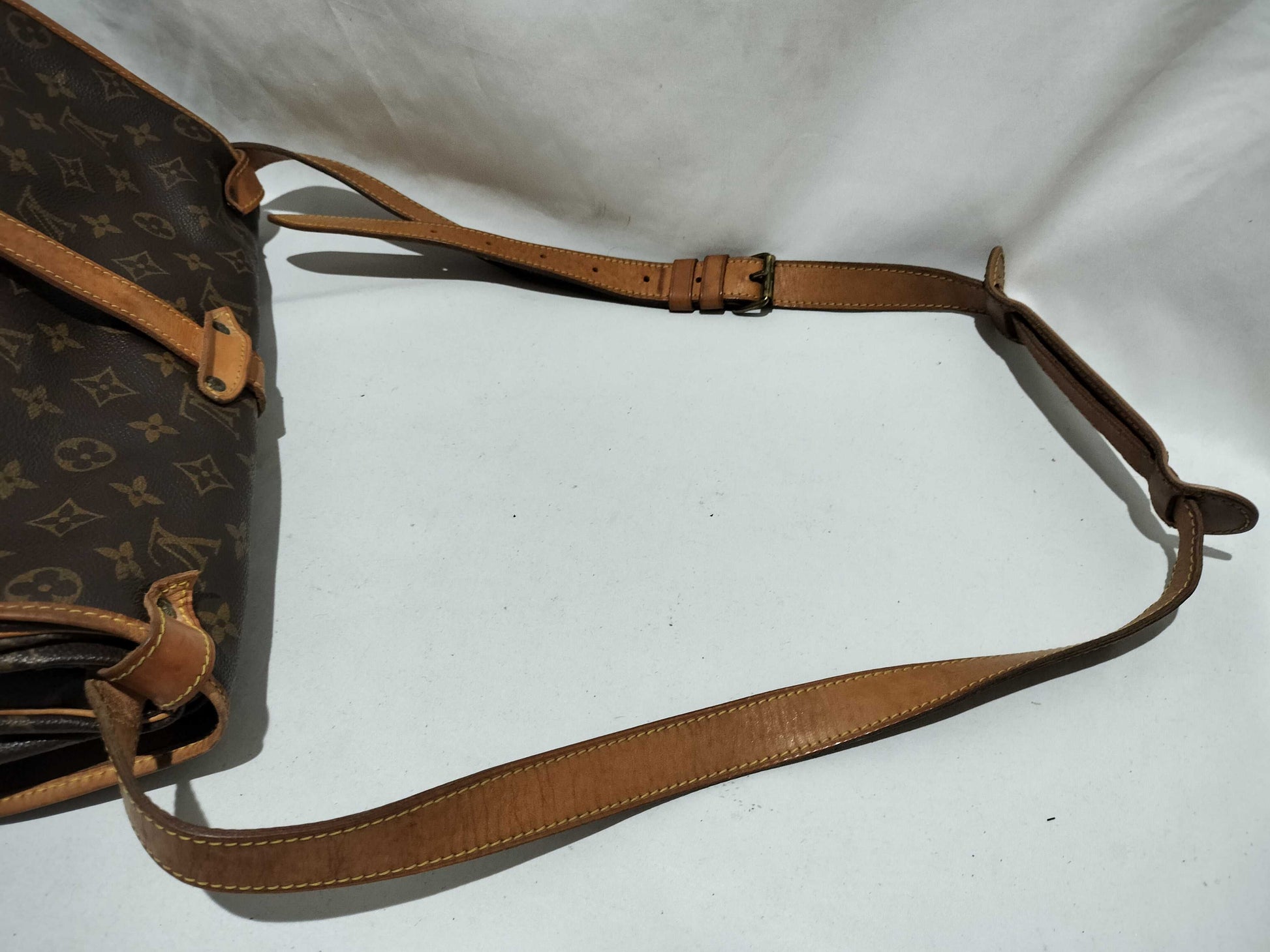 LOUIS VUITTON Monogram Louis Vuitton Saumur Shoulder Bag