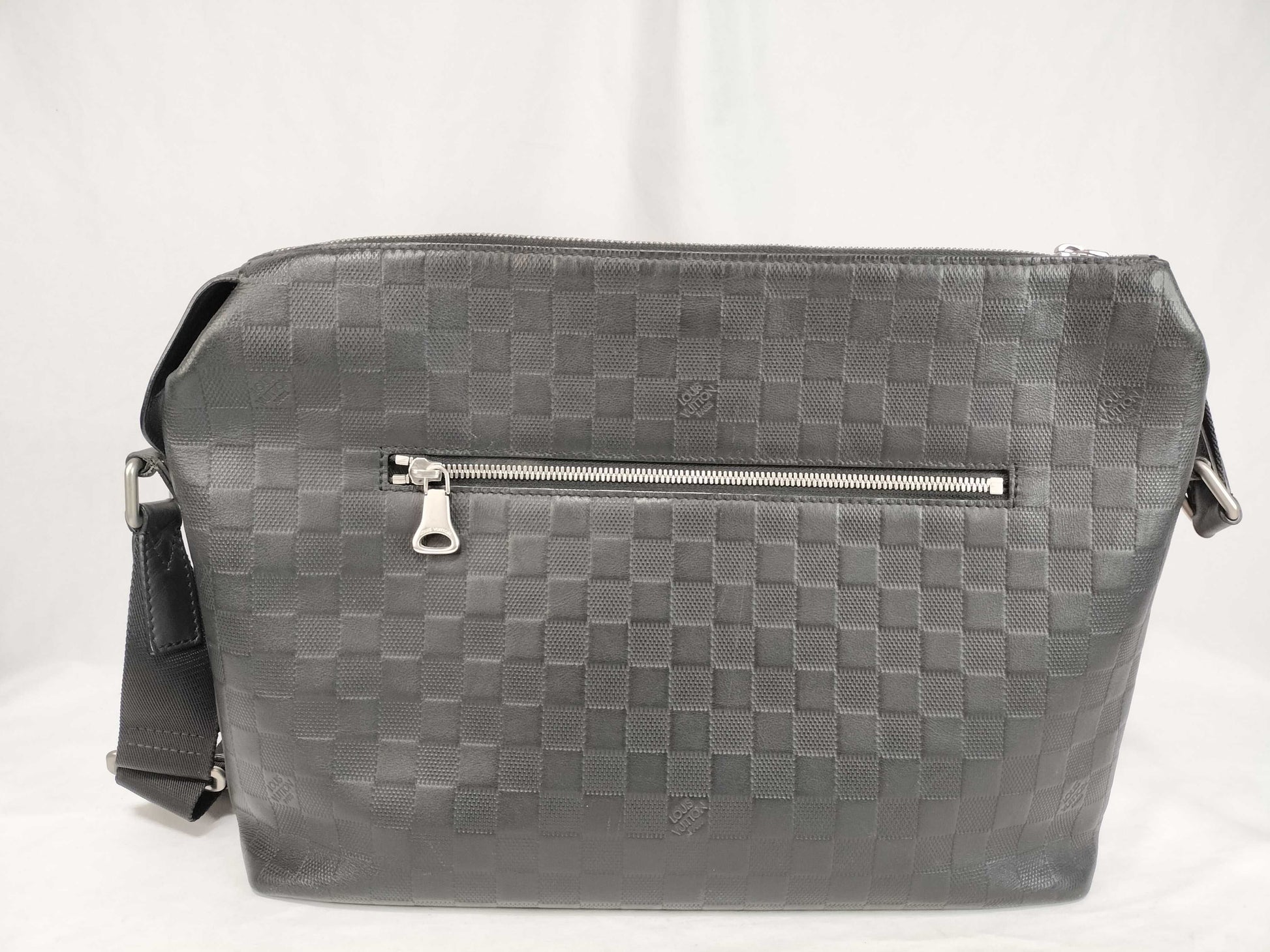 LOUIS VUITTON Damier Graphite Louis Vuitton Damier Graphite Discovery Messenger MM Shoulder Bag