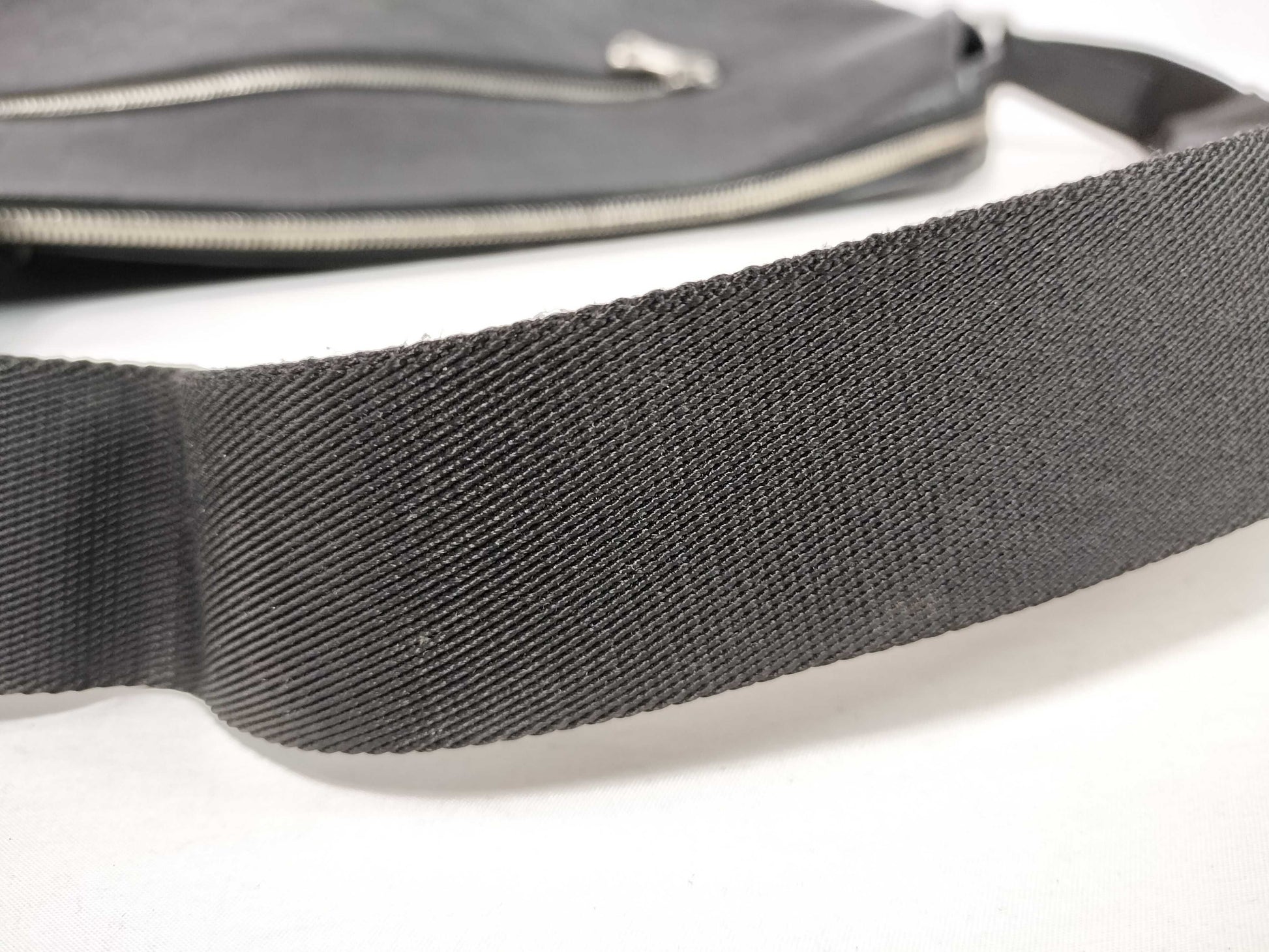 LOUIS VUITTON Damier Graphite Louis Vuitton Damier Graphite Discovery Messenger MM Shoulder Bag