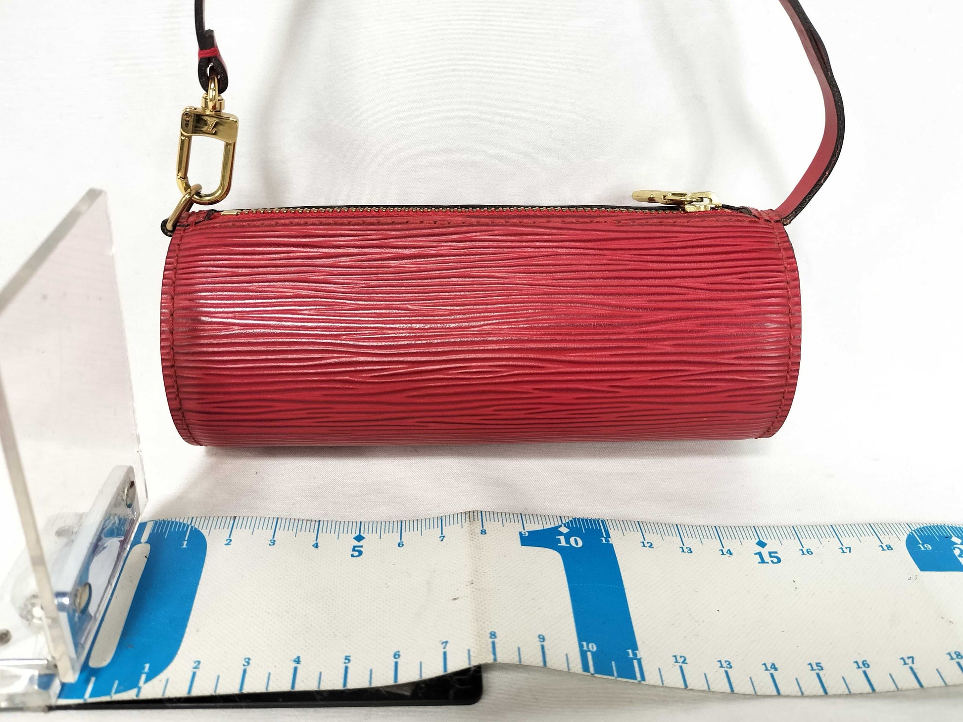 LOUIS VUITTON Epi Louis Vuitton Epi Pouch Handbag