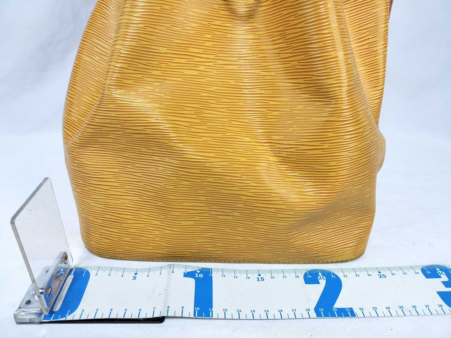 LOUIS VUITTON Epi Petit Noe Shoulder Bag