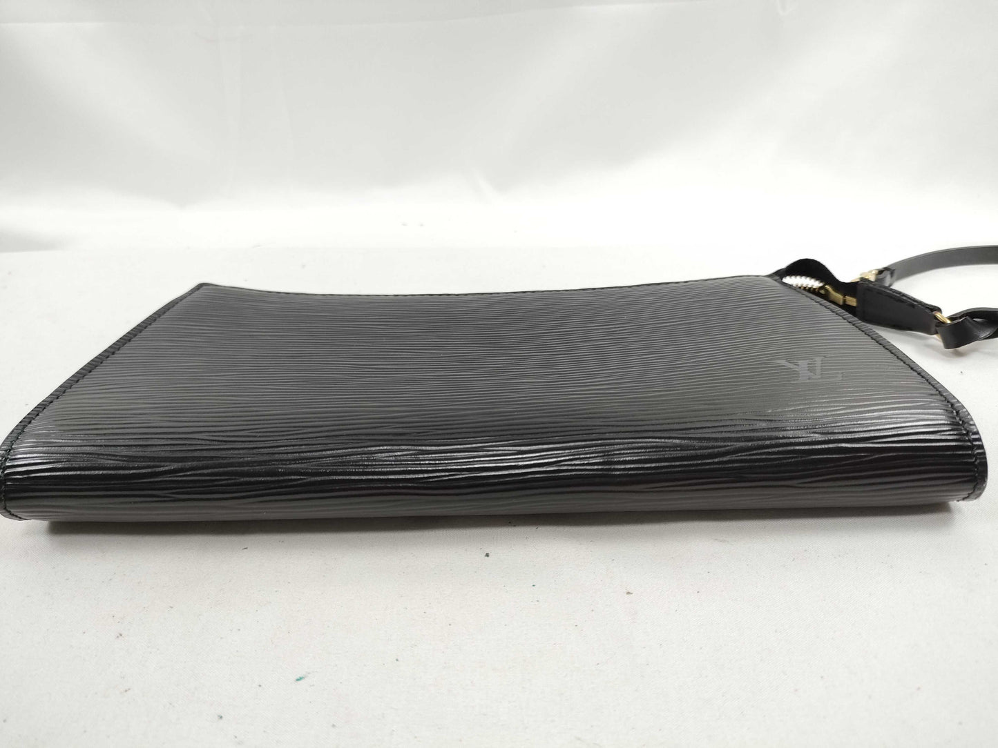 LOUIS VUITTON Epi LV Epi Accessory Pouch