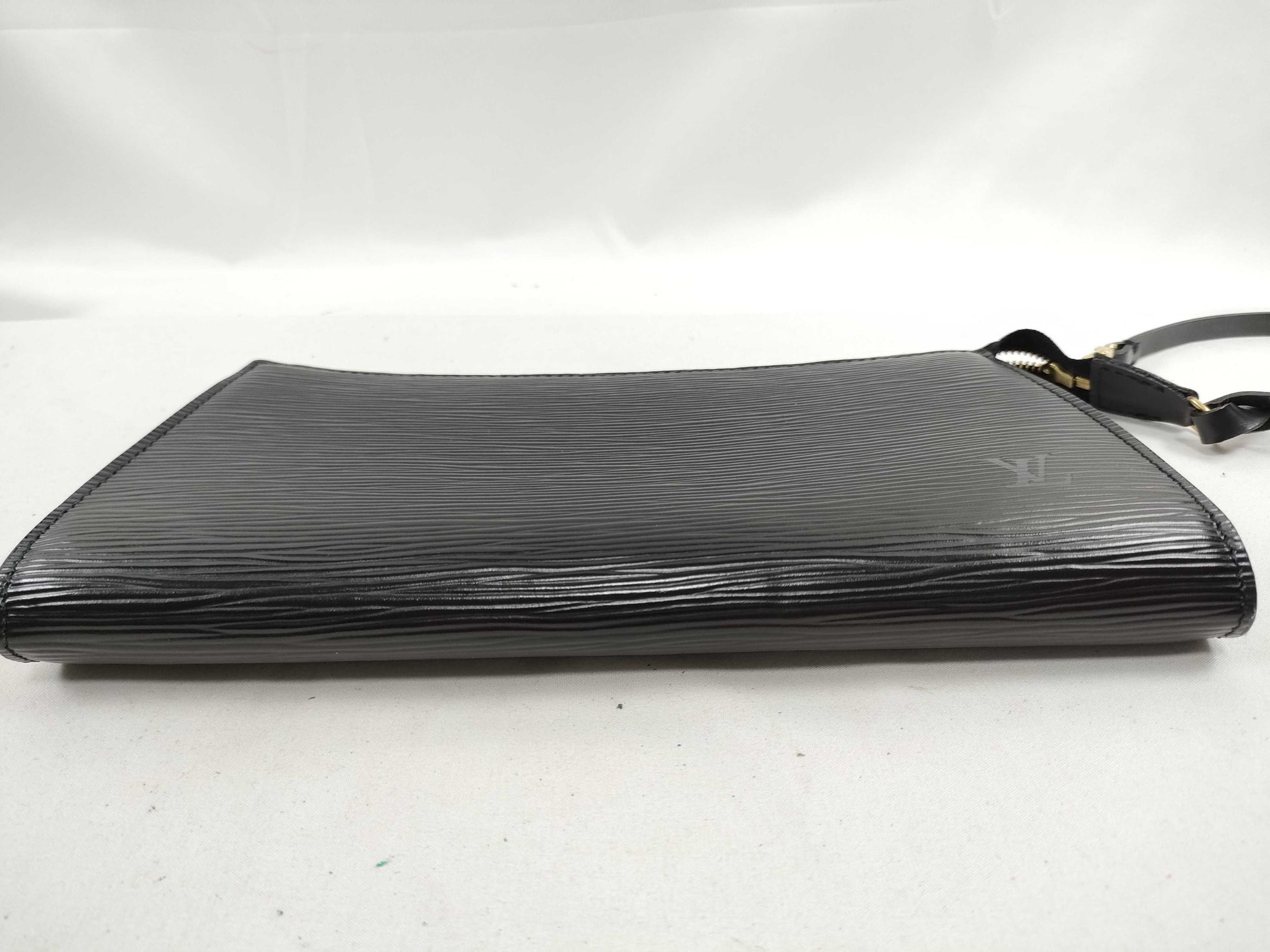 LOUIS VUITTON Epi LV Epi Accessory Pouch