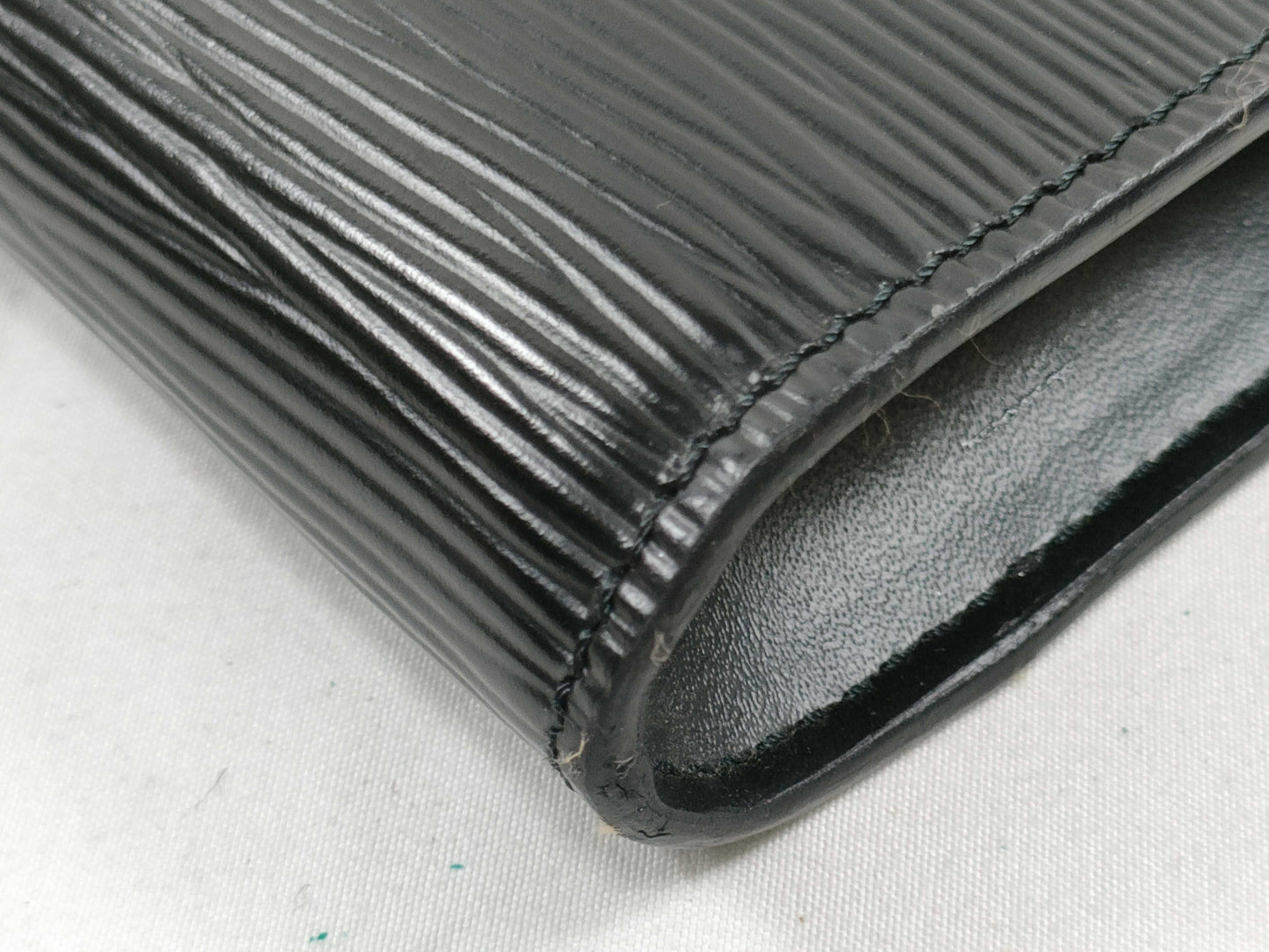 LOUIS VUITTON Epi LV Epi Accessory Pouch