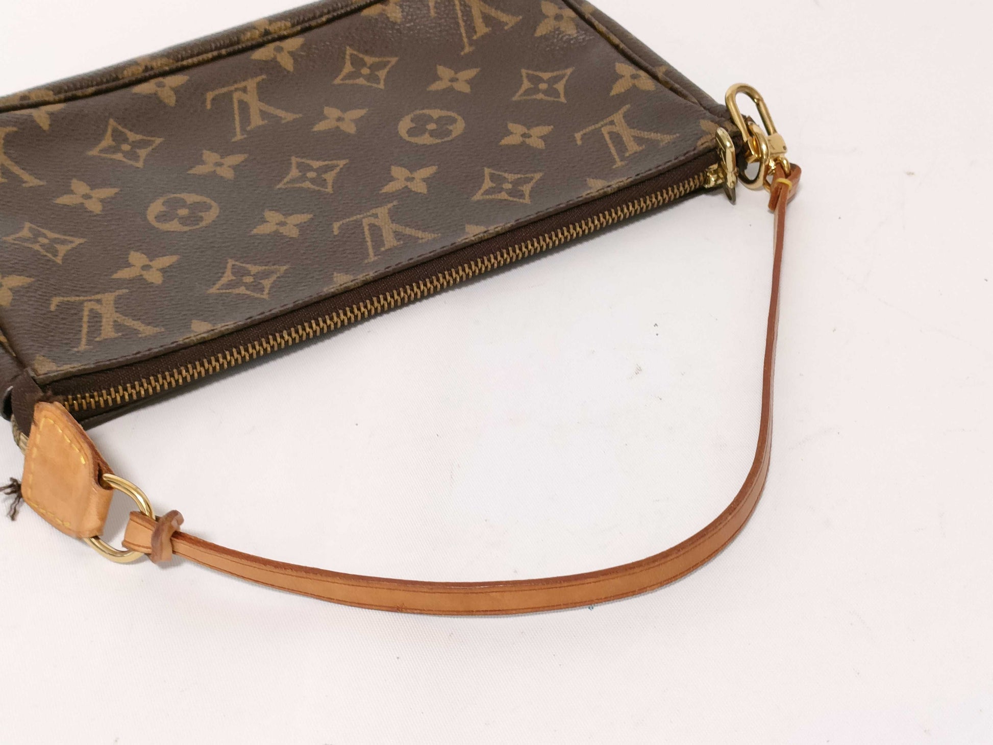 LOUIS VUITTON Monogram Louis Vuitton Monogram Pochette Accessoires Pouch