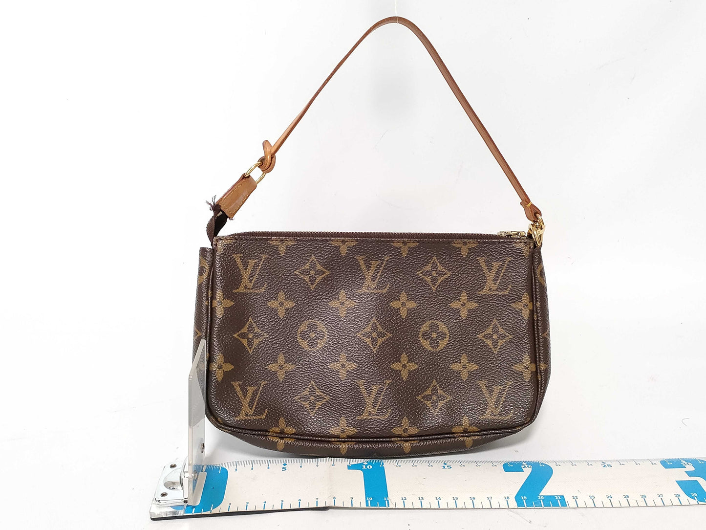 LOUIS VUITTON Monogram Louis Vuitton Monogram Pochette Accessoires Pouch