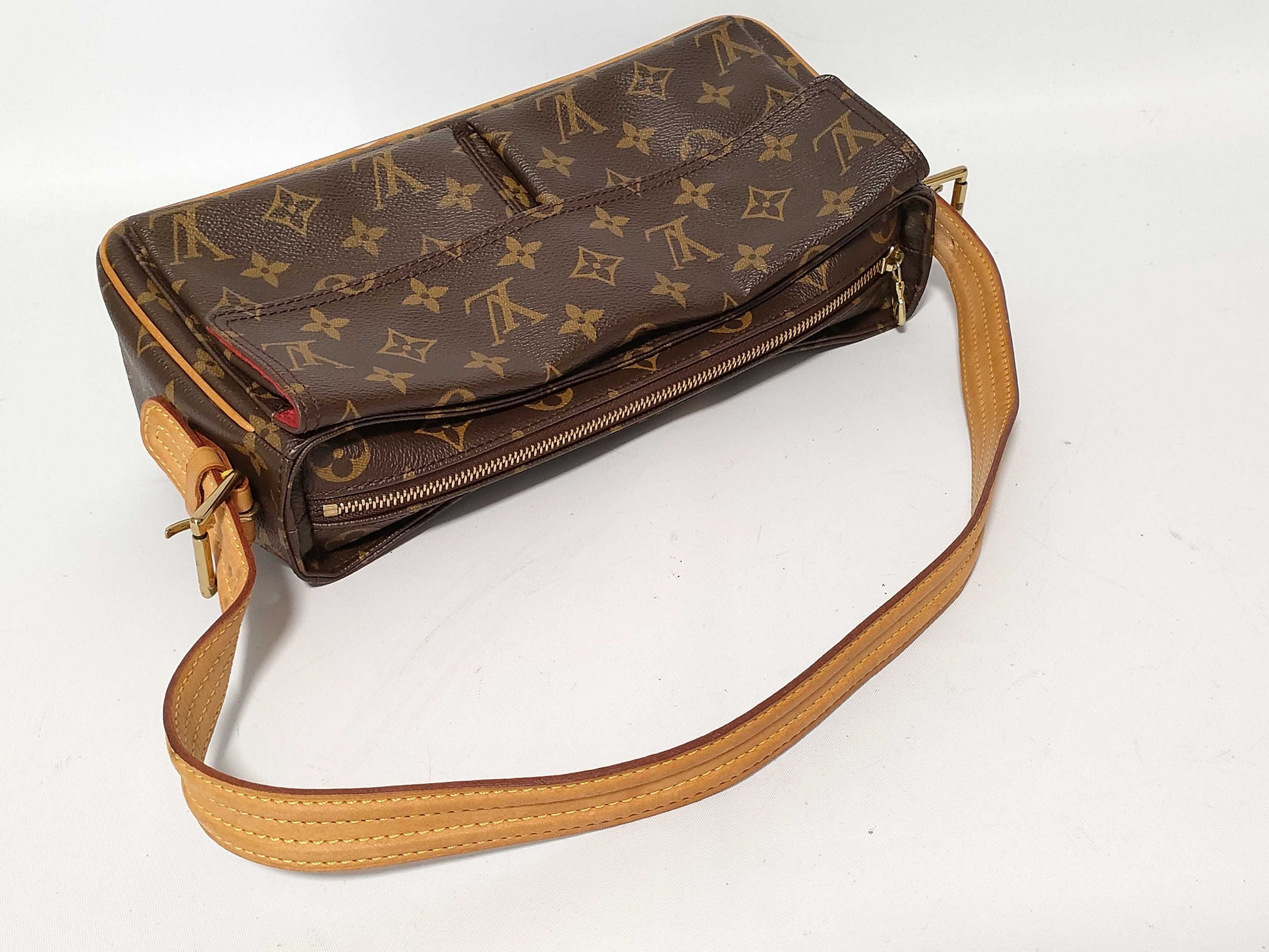 LOUIS VUITTON Monogram Louis Vuitton Monogram Viva Cite MM Shoulder Bag