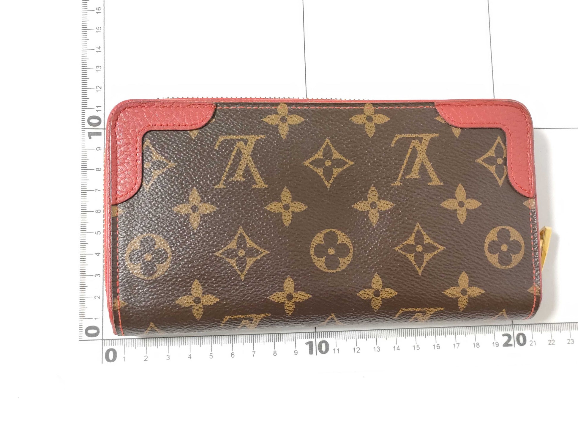 LOUIS VUITTON Monogram Louis Vuitton Louis Vuitton Monogram Zippy Wallet Retiro Wallet