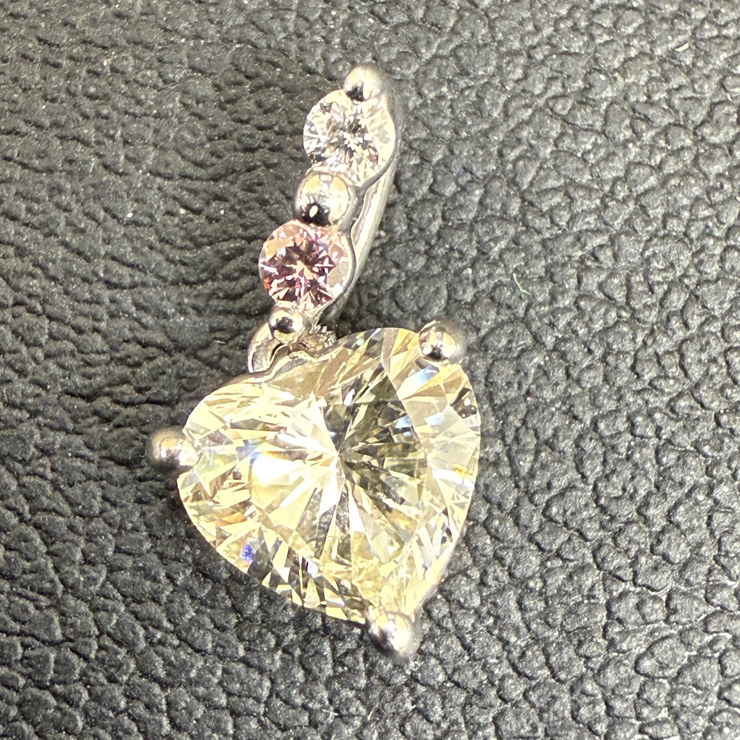 D0.745ct/0.02ct/0.02ct PT900 1.1g Pendant Top 
