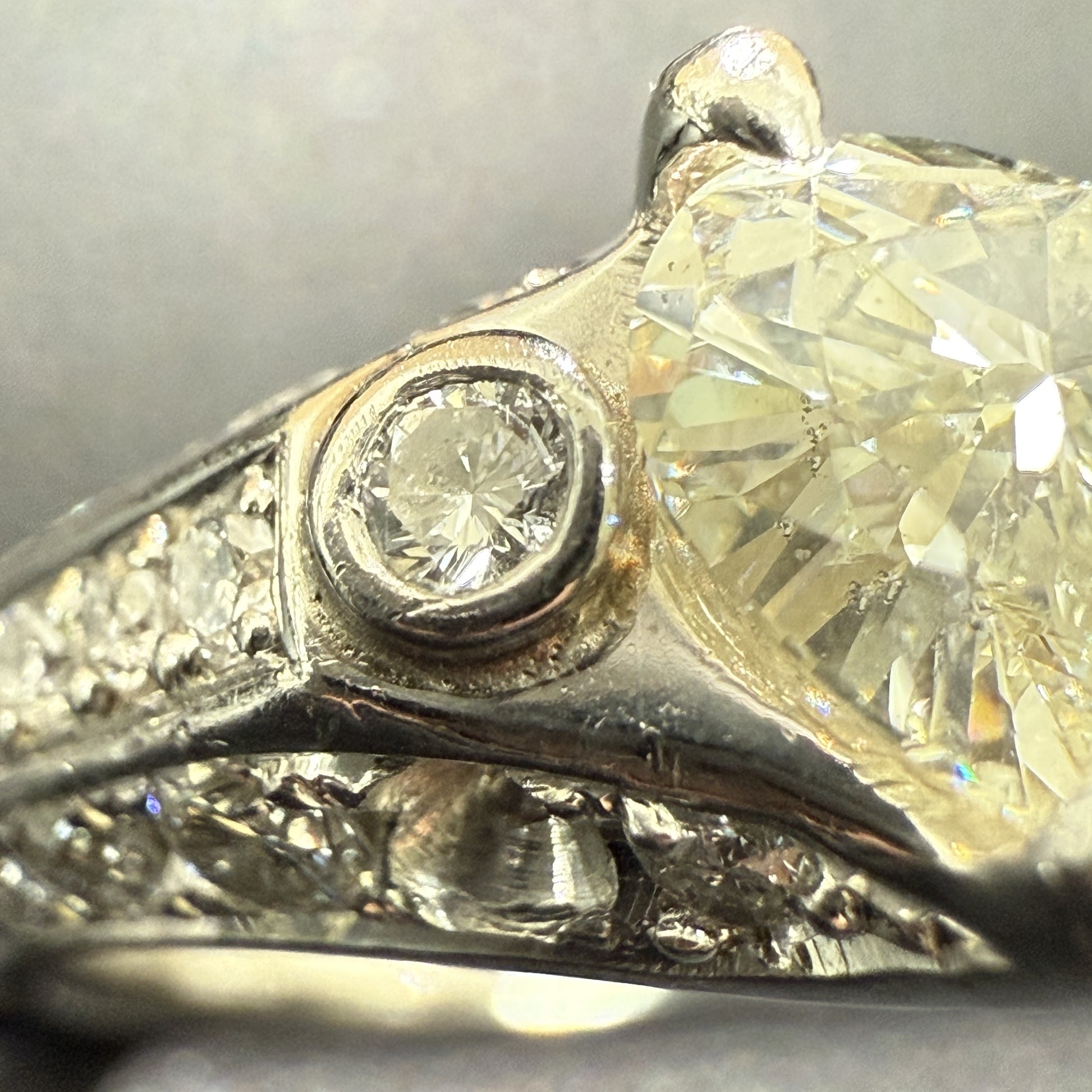 D1.009ct FD0.553ct PT900 10.9g Ring 