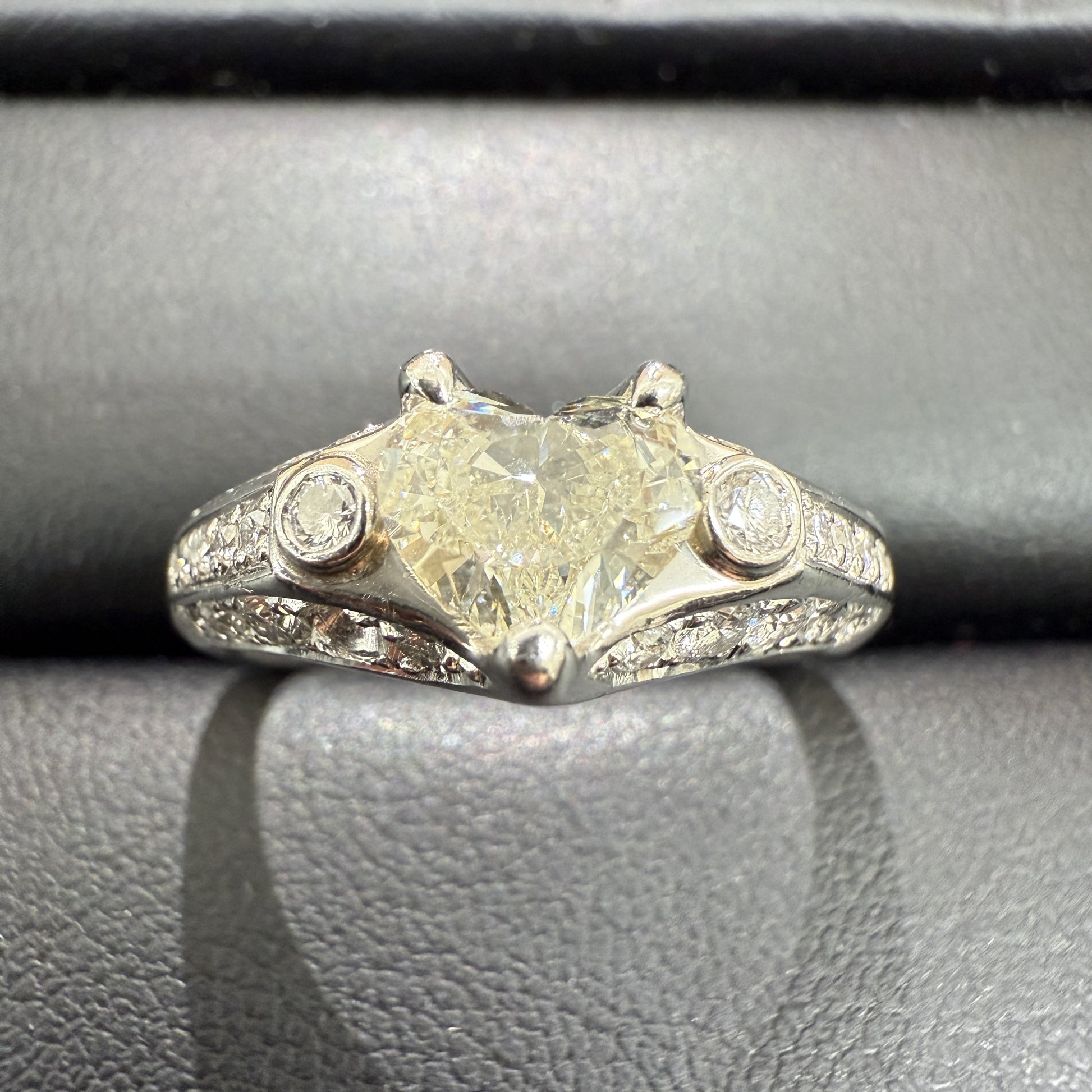 D1.009ct FD0.553ct PT900 10.9g Ring 