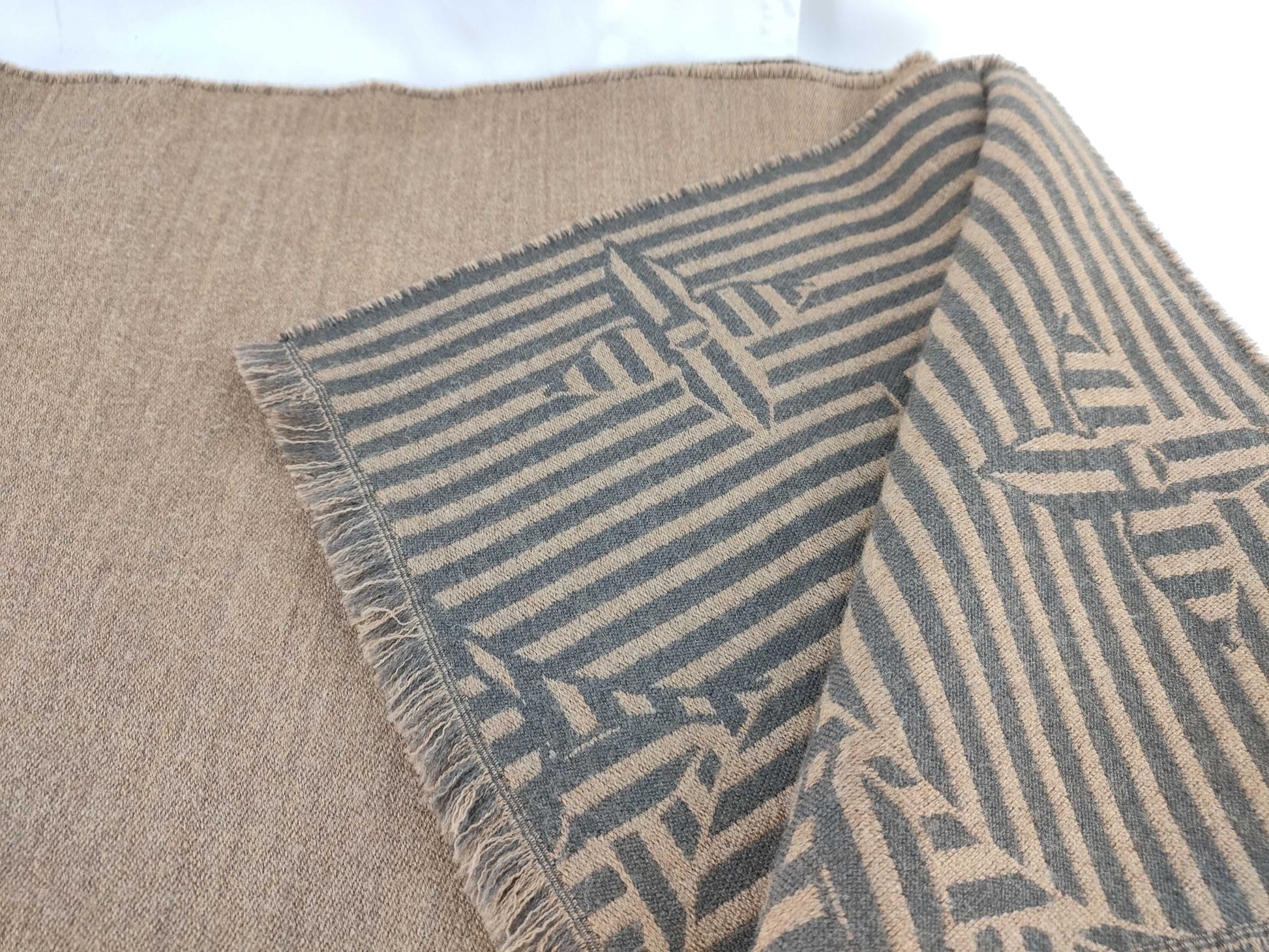 LOUIS VUITTON Limited Edition 100% Wool Scarf Brown