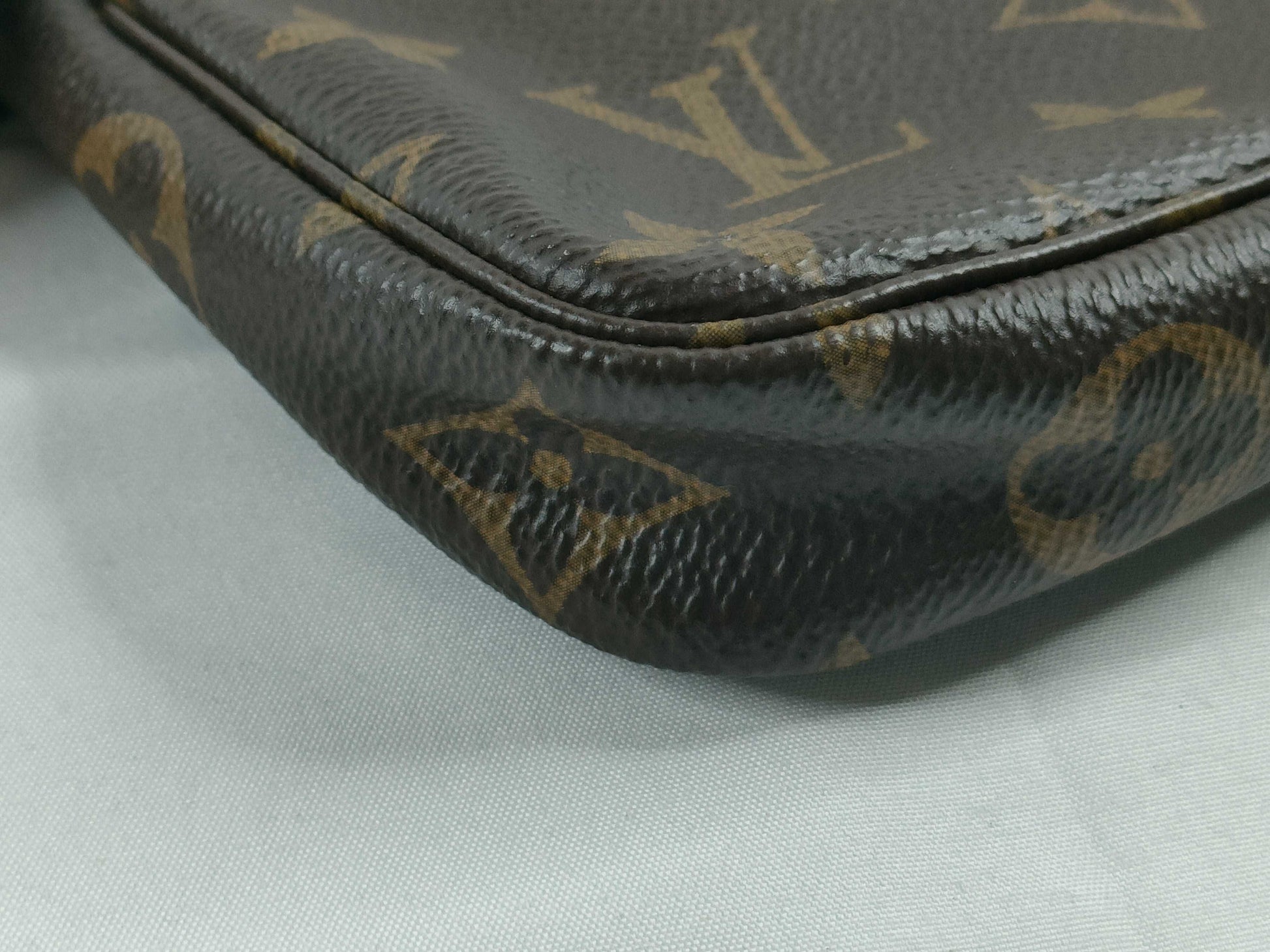 LOUIS VUITTON Monogram Accessoires UB0271 Pouch