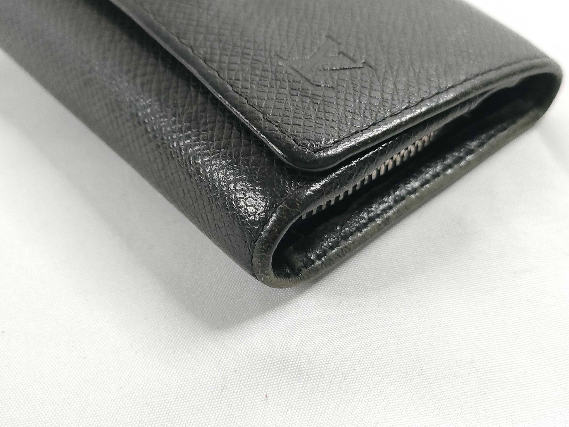 LOUIS VUITTON Taiga Vuitton Taiga Wallet Coin Case