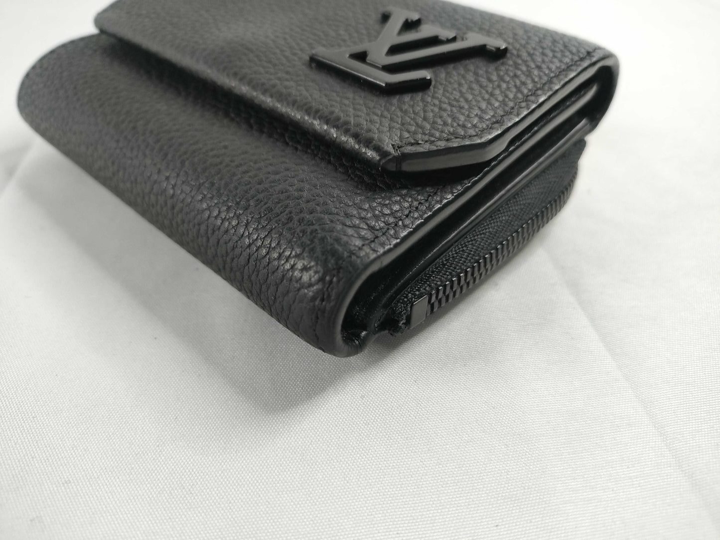 LOUIS VUITTON Aerogram Pilot M81740 Wallet with IC Tag, Noir