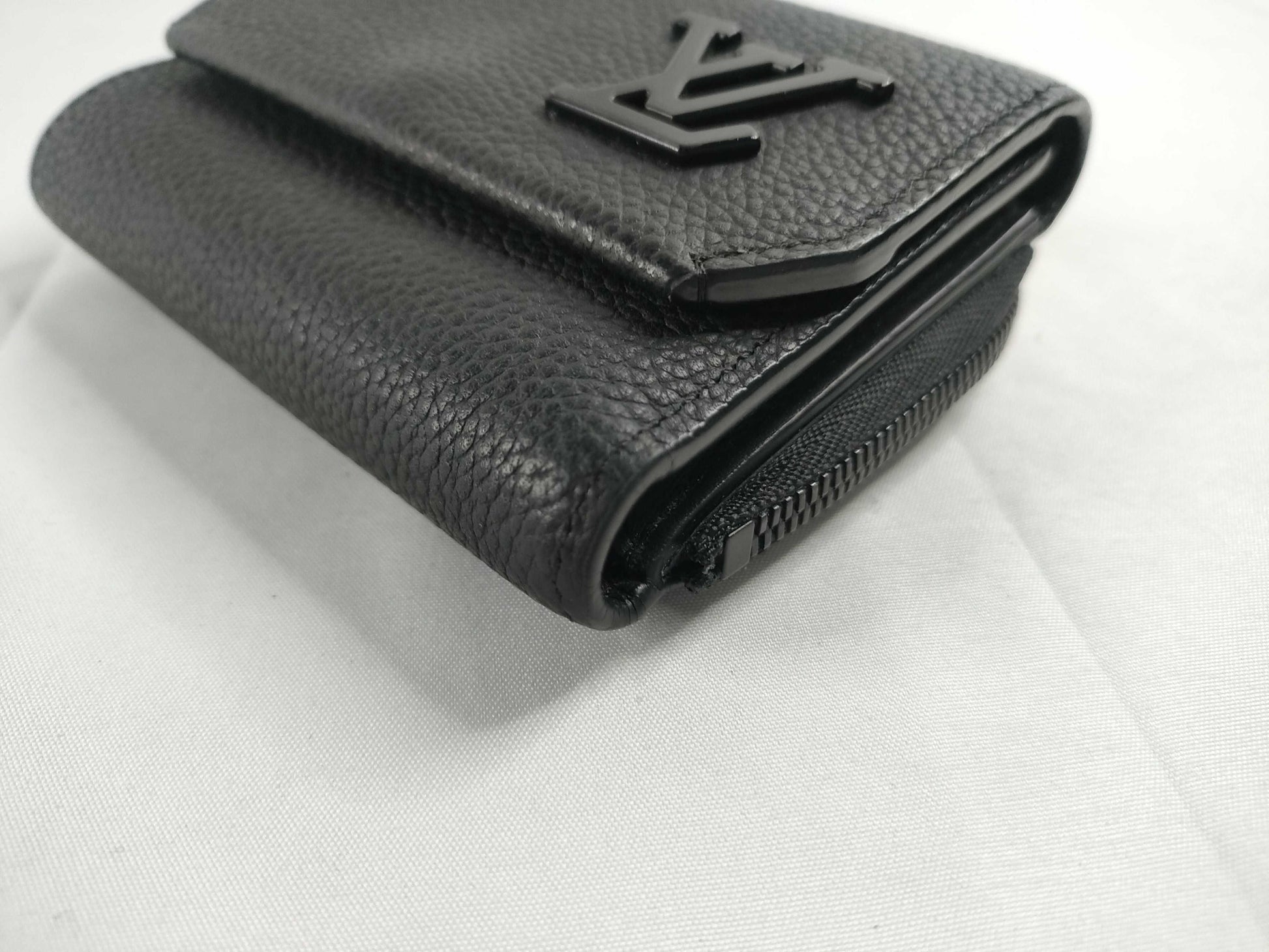 LOUIS VUITTON Aerogram Pilot M81740 Wallet with IC Tag, Noir