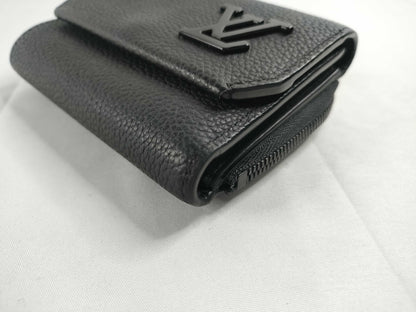 LOUIS VUITTON Aerogram Pilot M81740 Wallet with IC Tag, Noir