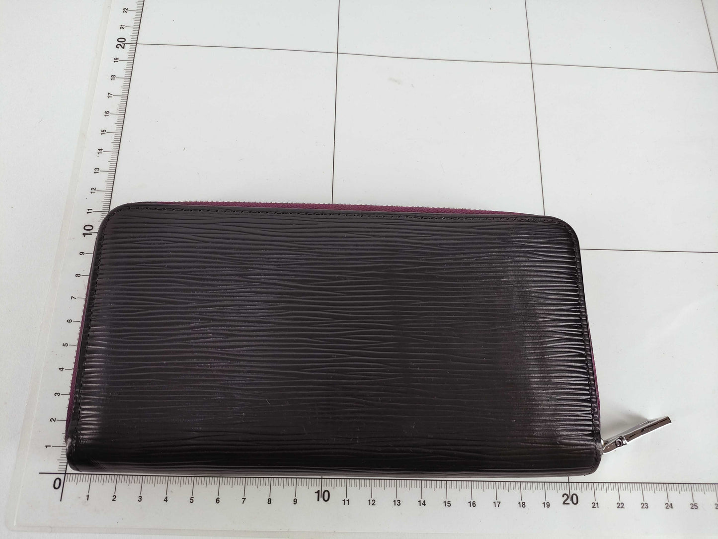 LOUIS VUITTON Epi Louis Vuitton Zippy Wallet Wallet