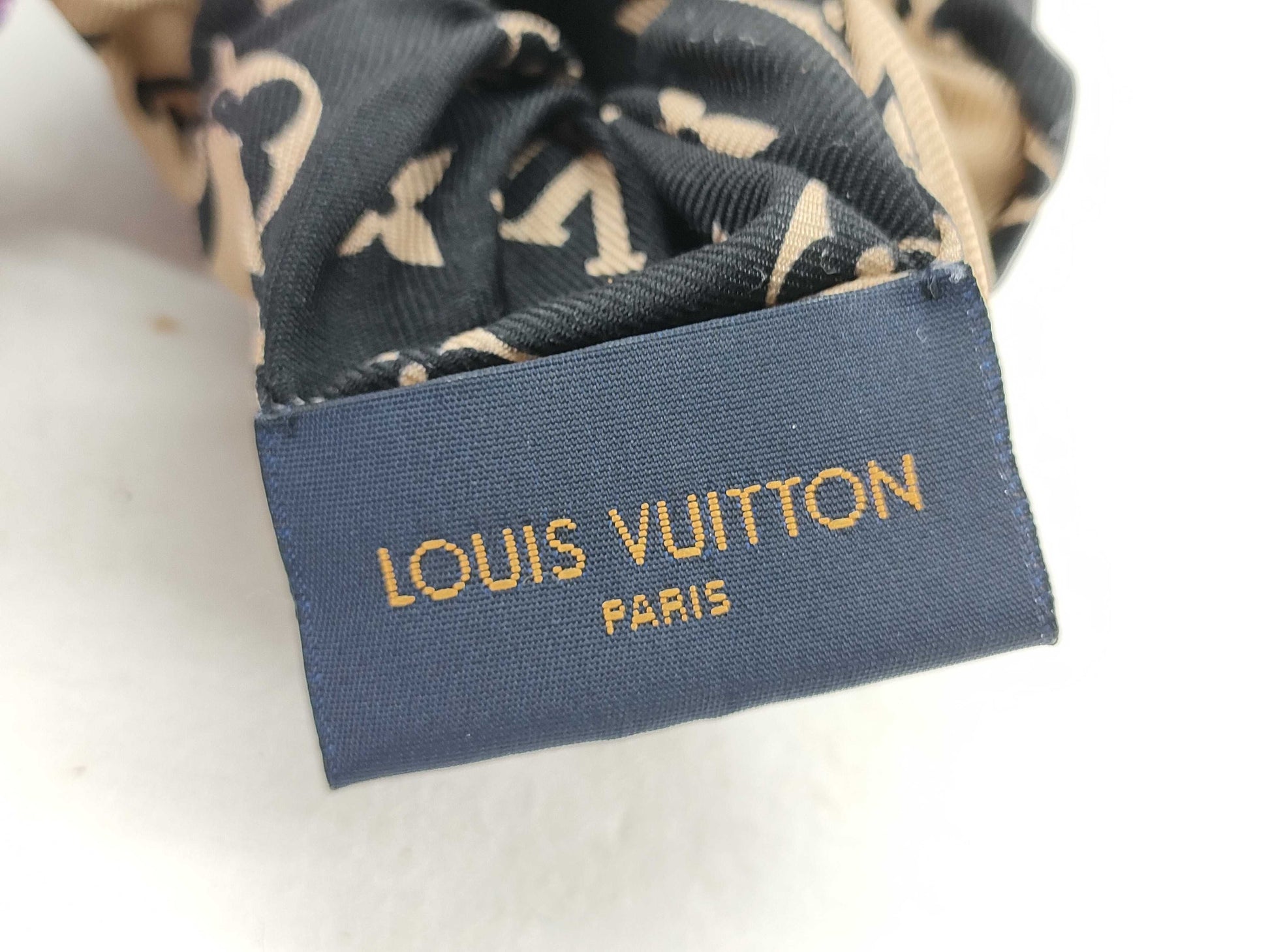 LOUIS VUITTON Monogram Louis Vuitton Scrunchie Be Mindful MP3098 Accessories: Dust bag Hair accessory